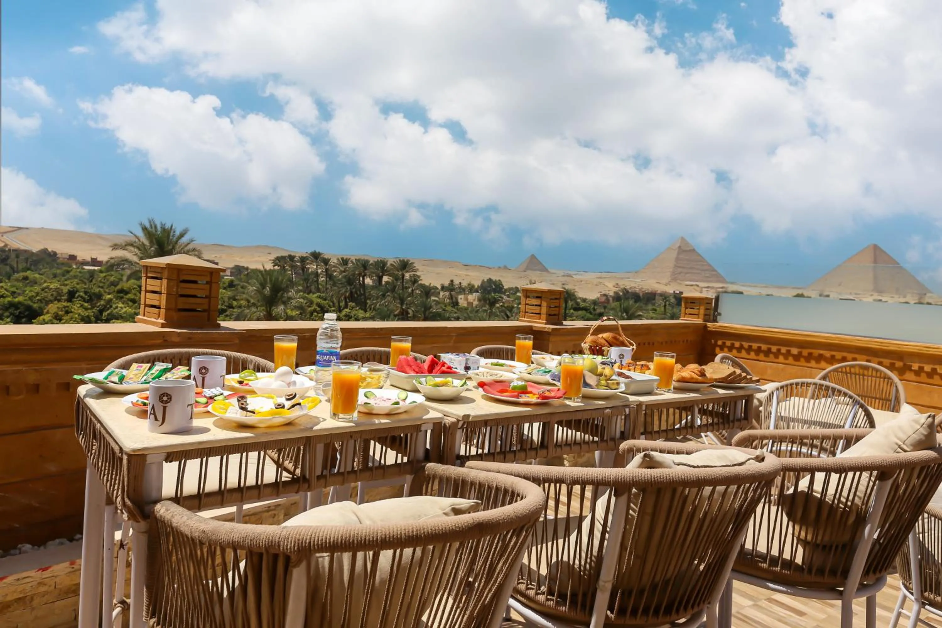 Patio in Taj Pyramids inn - Pyramids View Rooftop