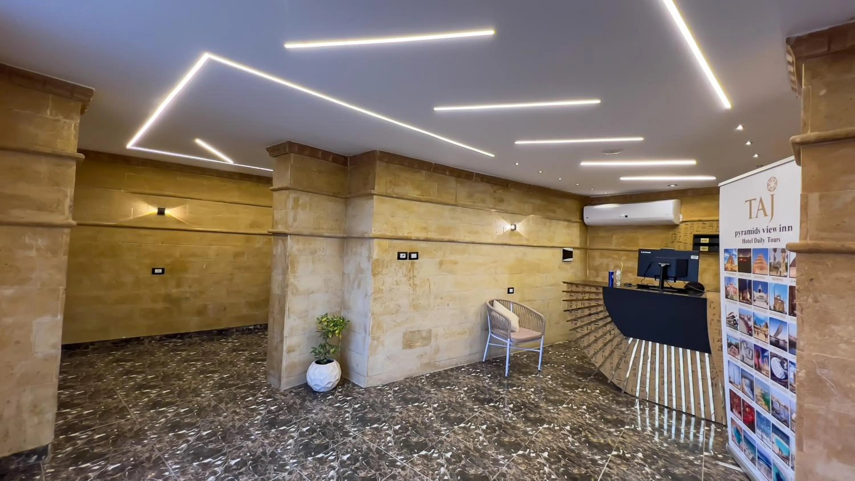 Lobby or reception in Taj Pyramids inn - Pyramids View Rooftop