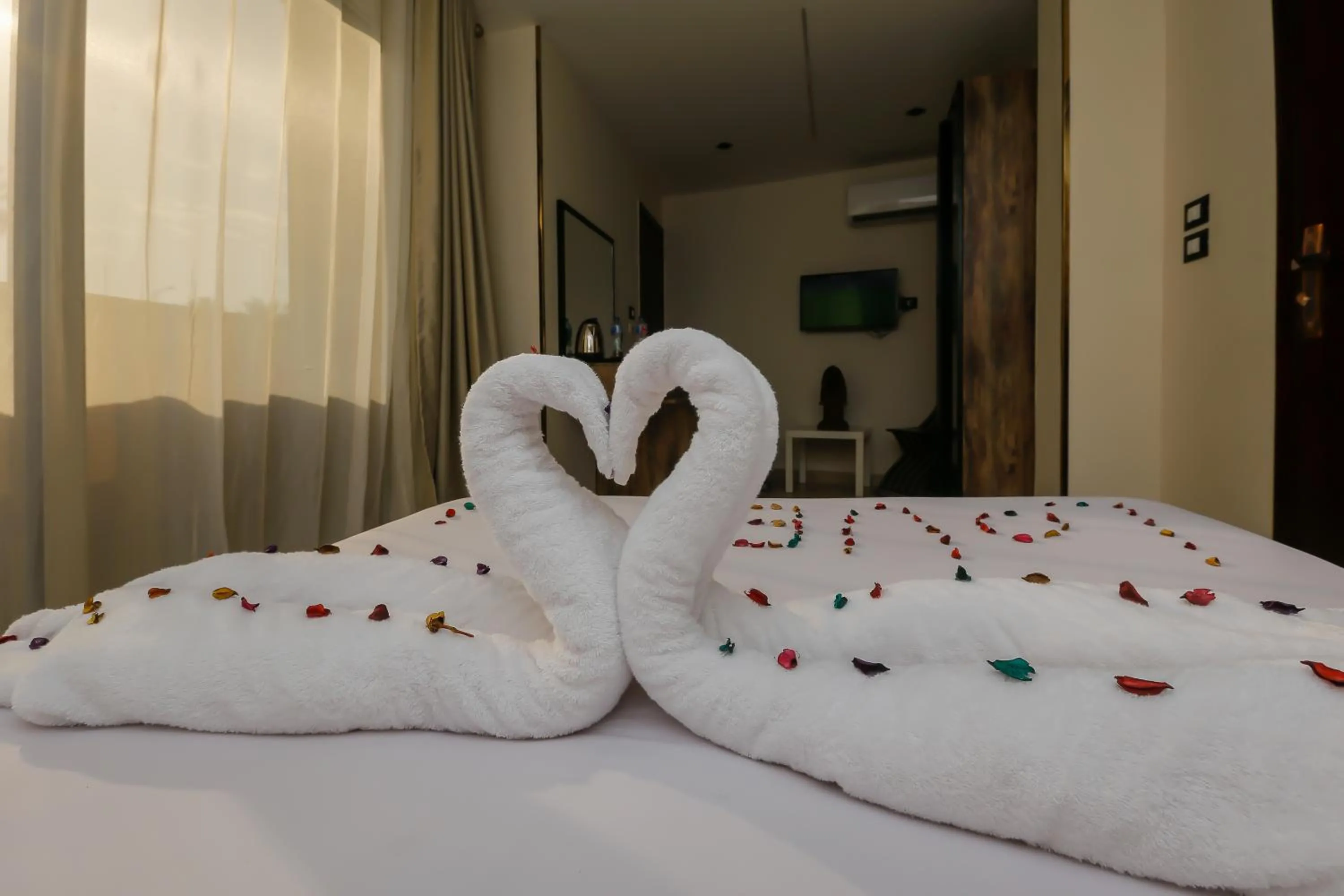 Bed in Taj Pyramids inn - Pyramids View Rooftop