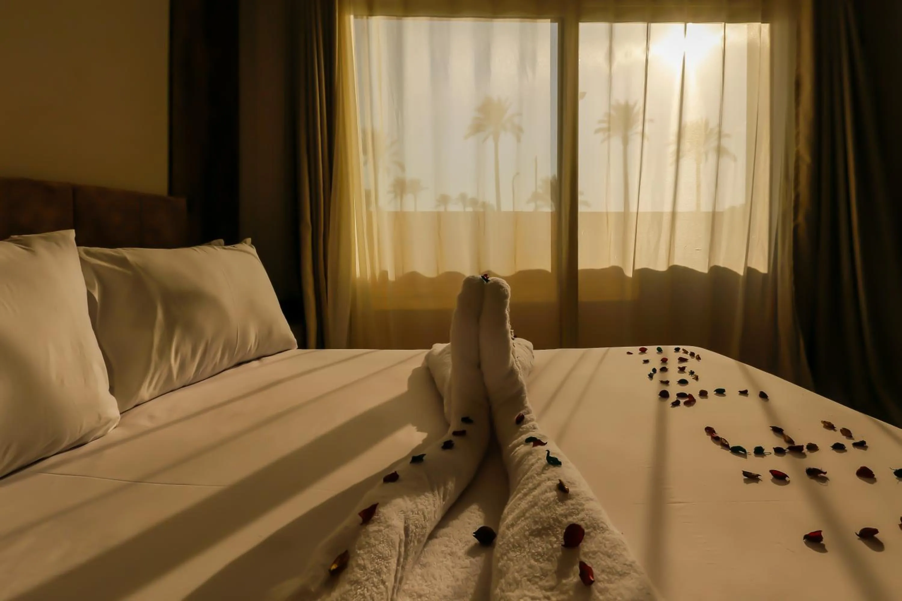 Bed in Taj Pyramids inn - Pyramids View Rooftop