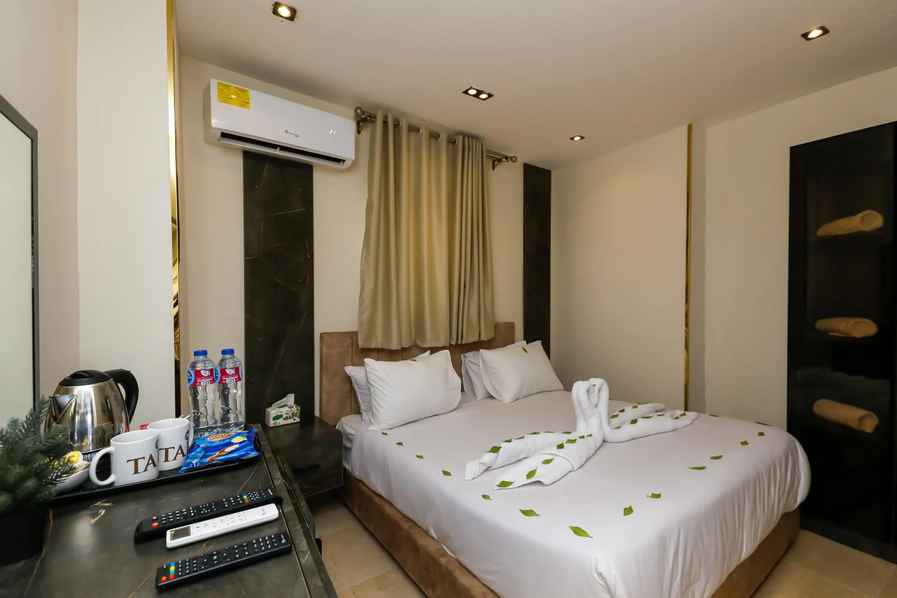 Bedroom in Taj Pyramids inn - Pyramids View Rooftop
