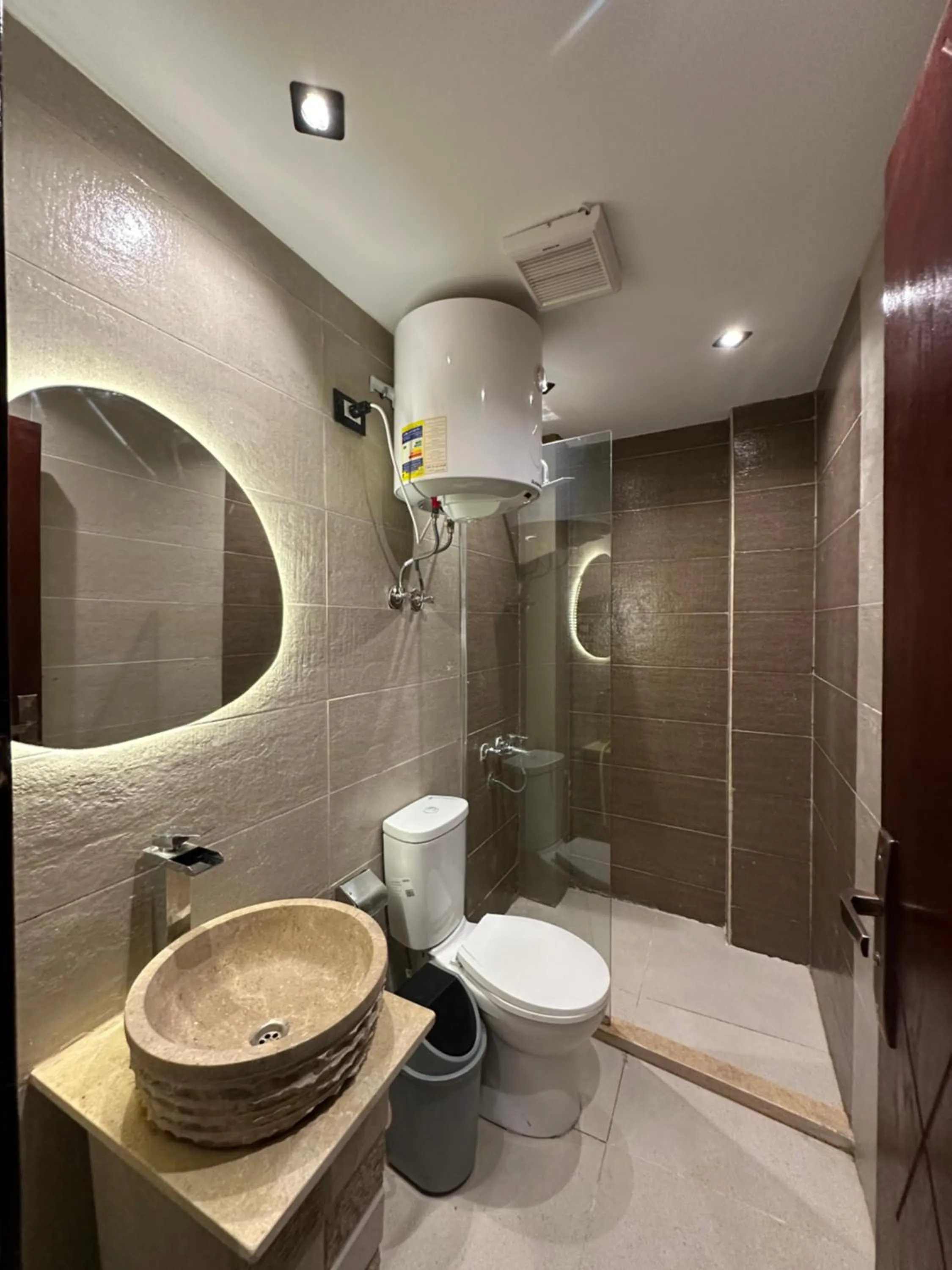 Shower in Taj Pyramids inn - Pyramids View Rooftop