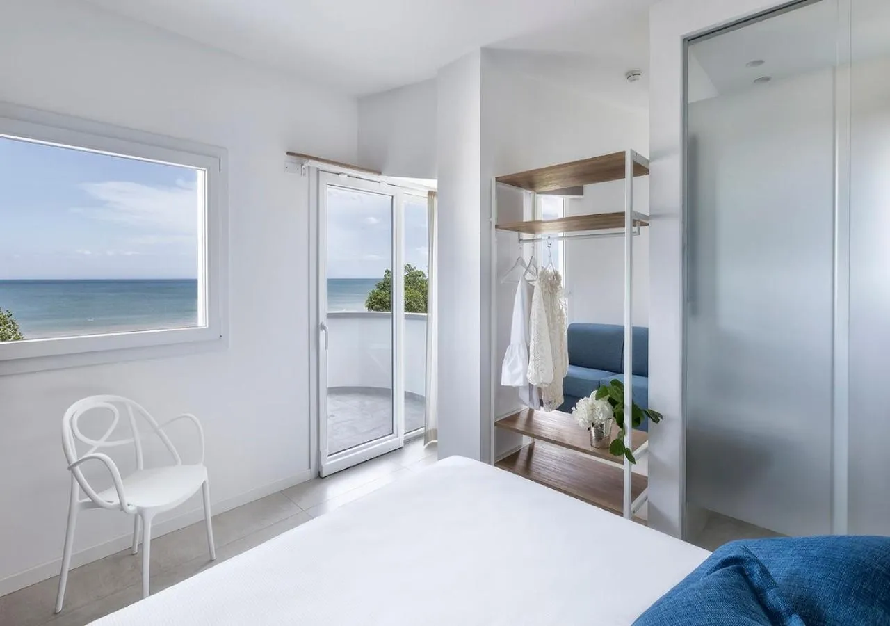 Photo of the whole room, Bed in Hotel Meeting