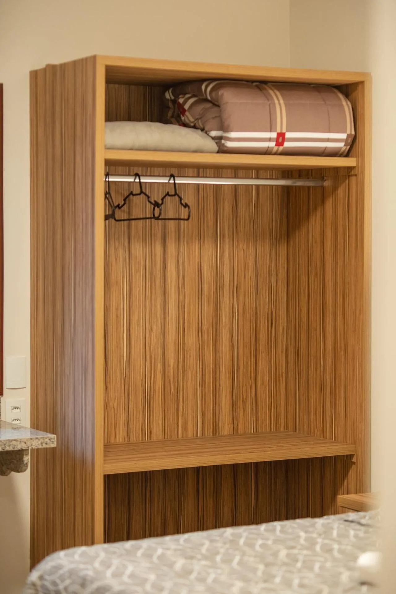 wardrobe in Pousada Essência do Vale