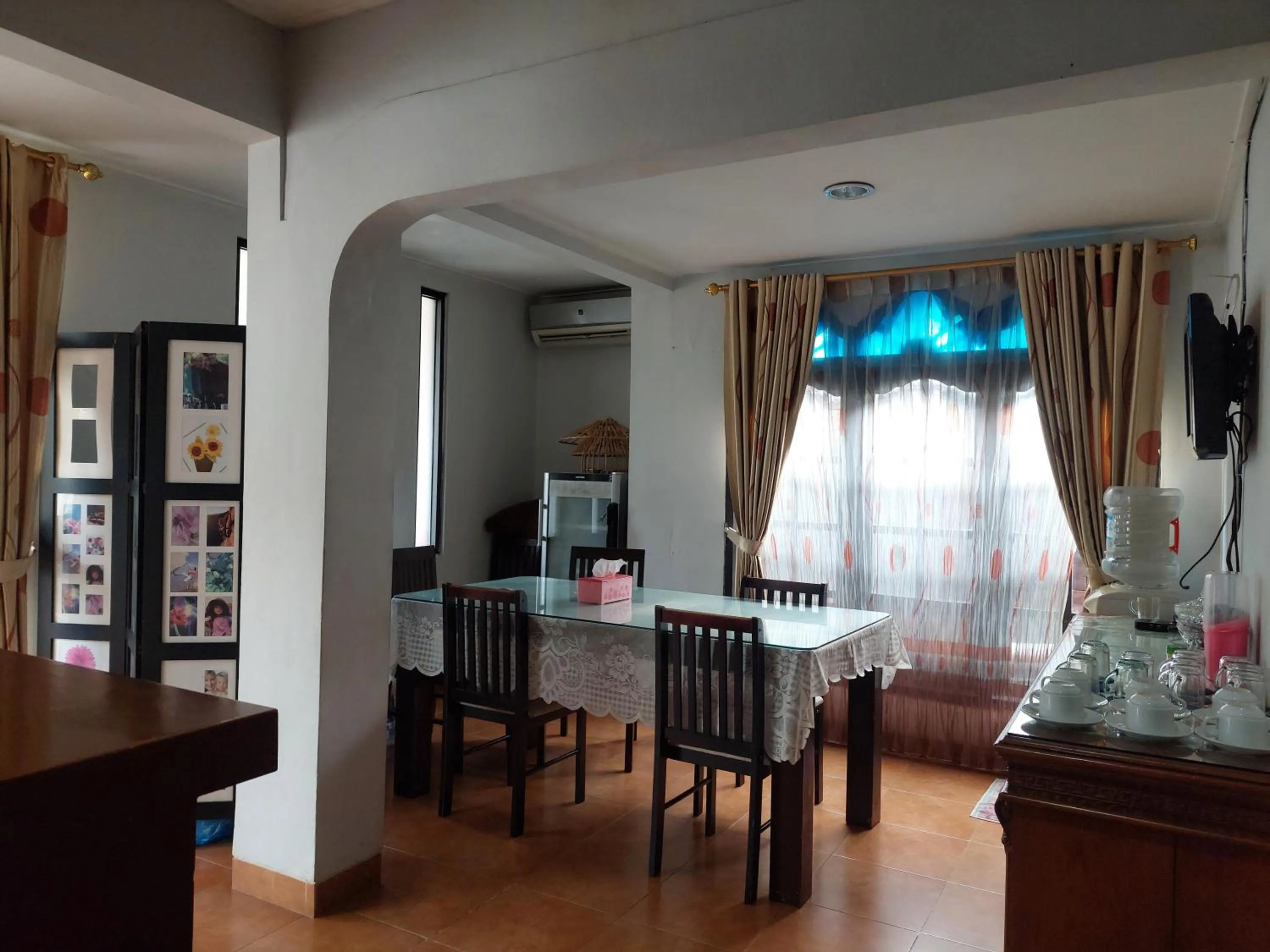 Dining area in Pondok Seruni Kemanggisan Jakarta