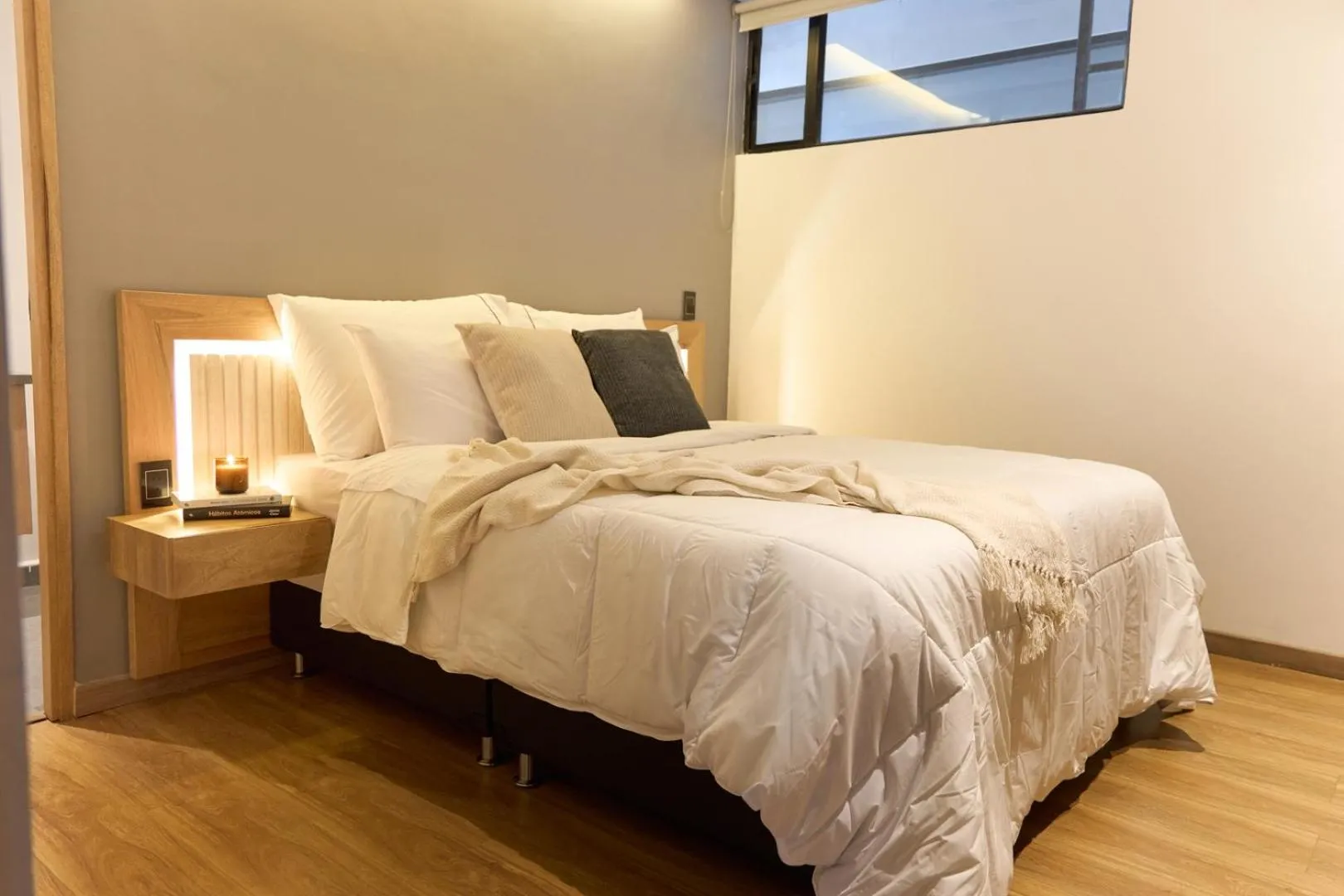 Floor plan, Bed in Comfortable Stadio Suite Rosa Negra