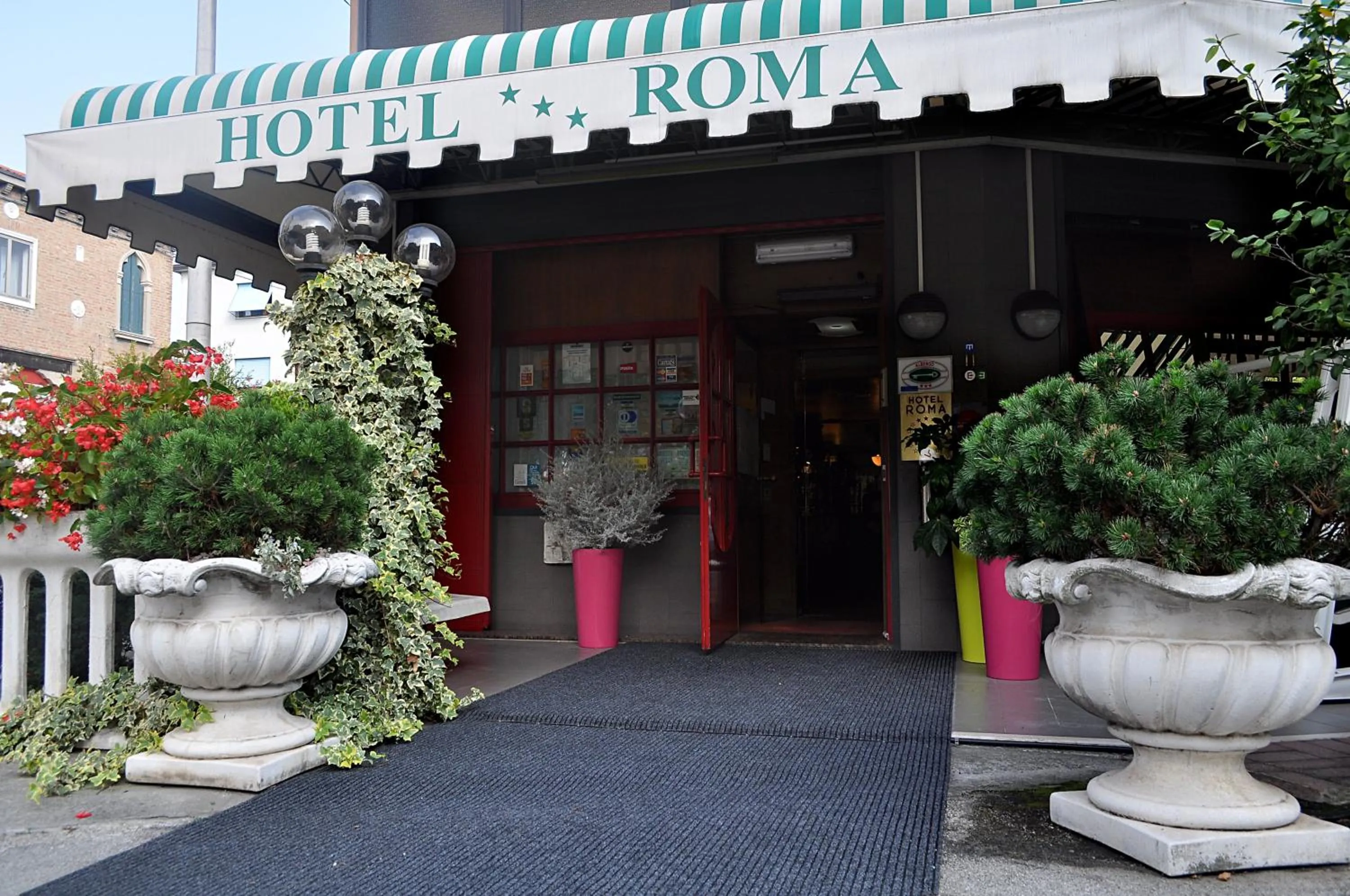 Facade/entrance in Hotel Roma