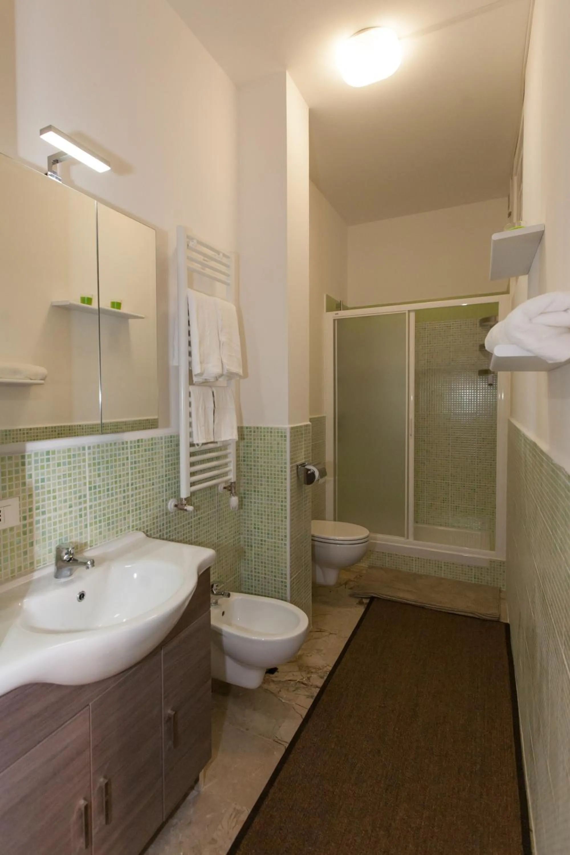 Shower in Apartment Hotel Marchesini
