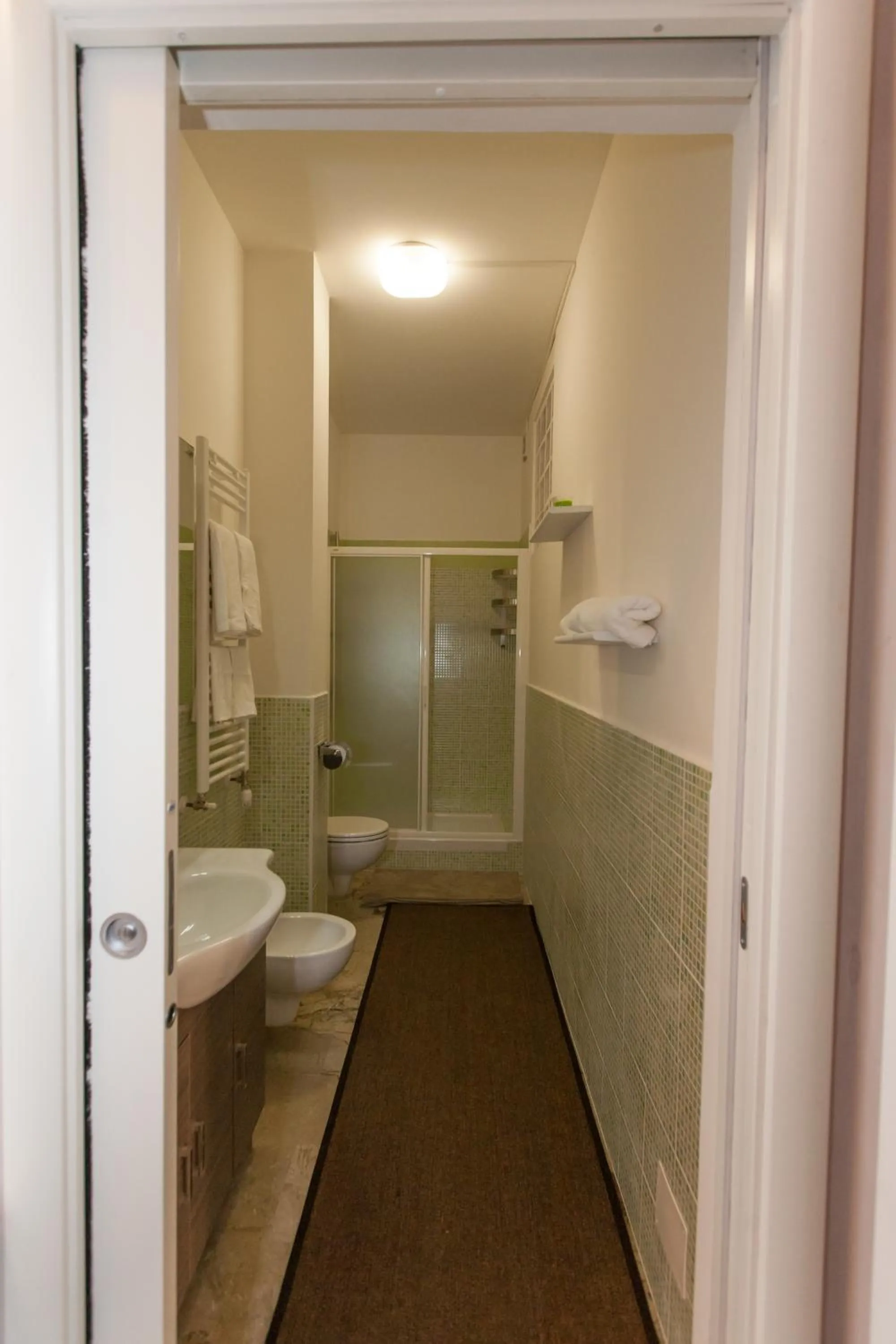 Shower in Apartment Hotel Marchesini