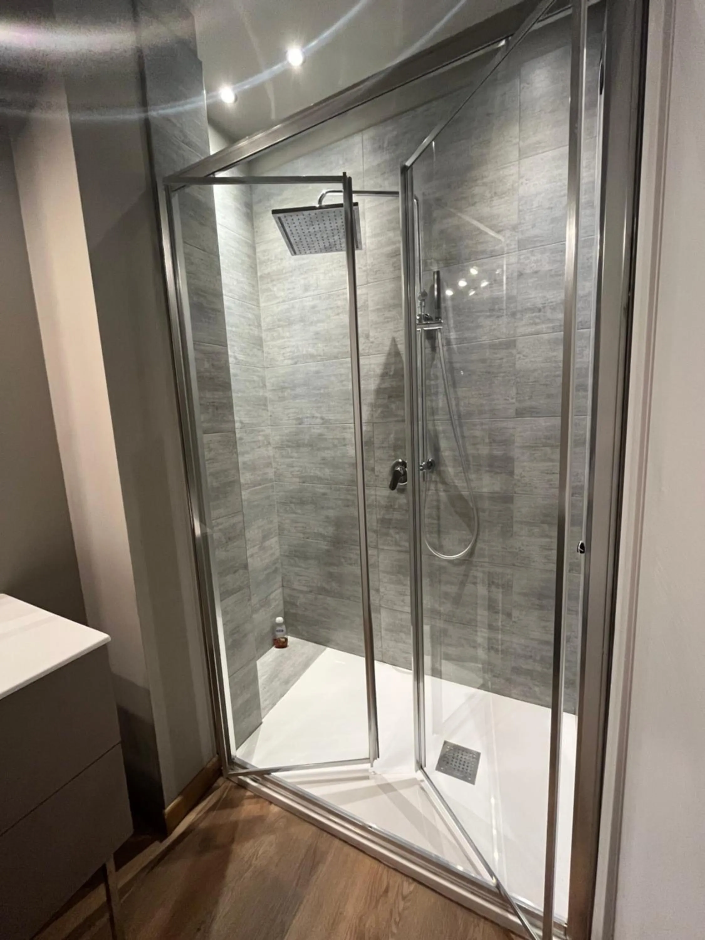 Shower in Apartment Hotel Marchesini