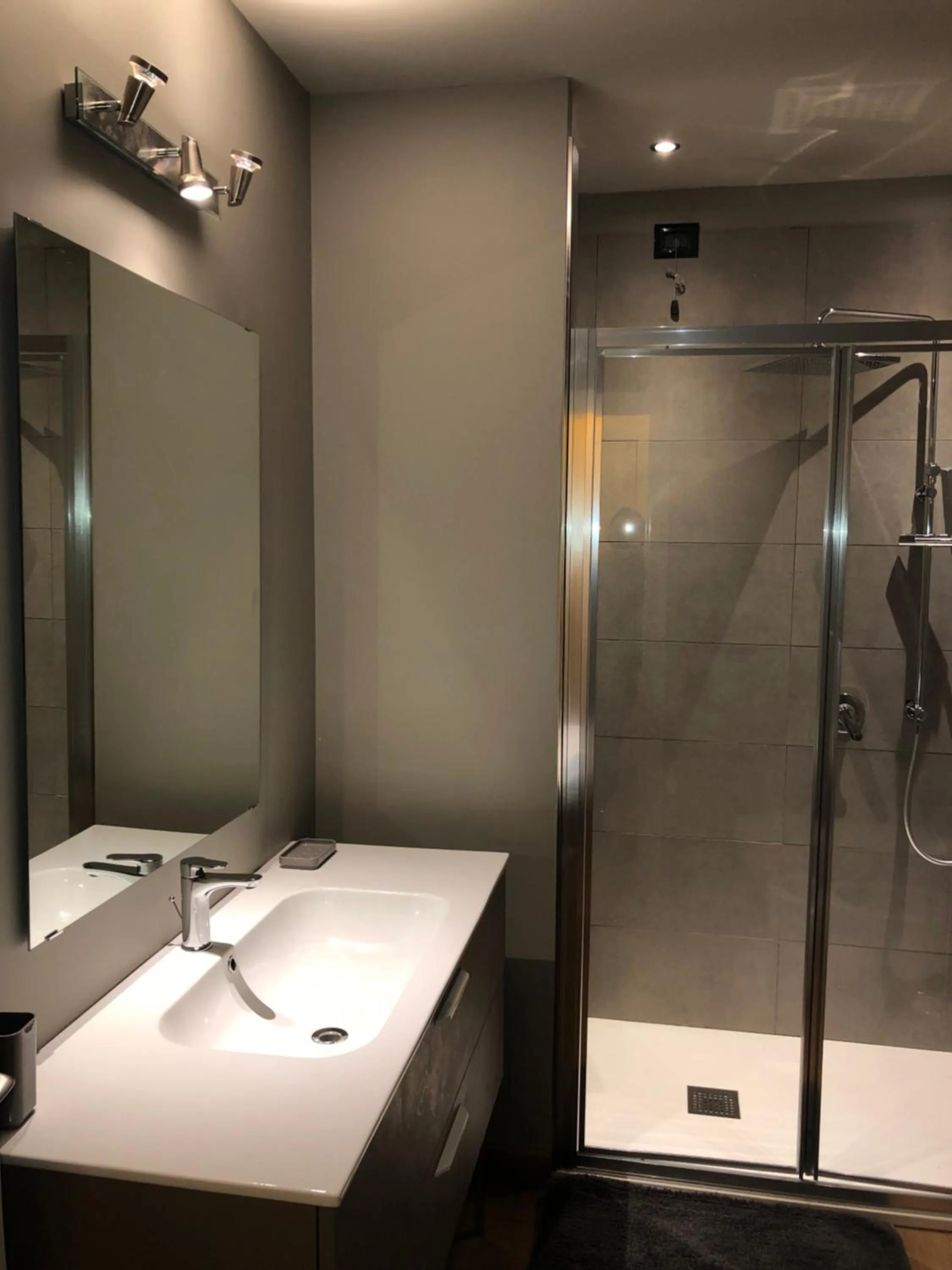 Shower in Apartment Hotel Marchesini