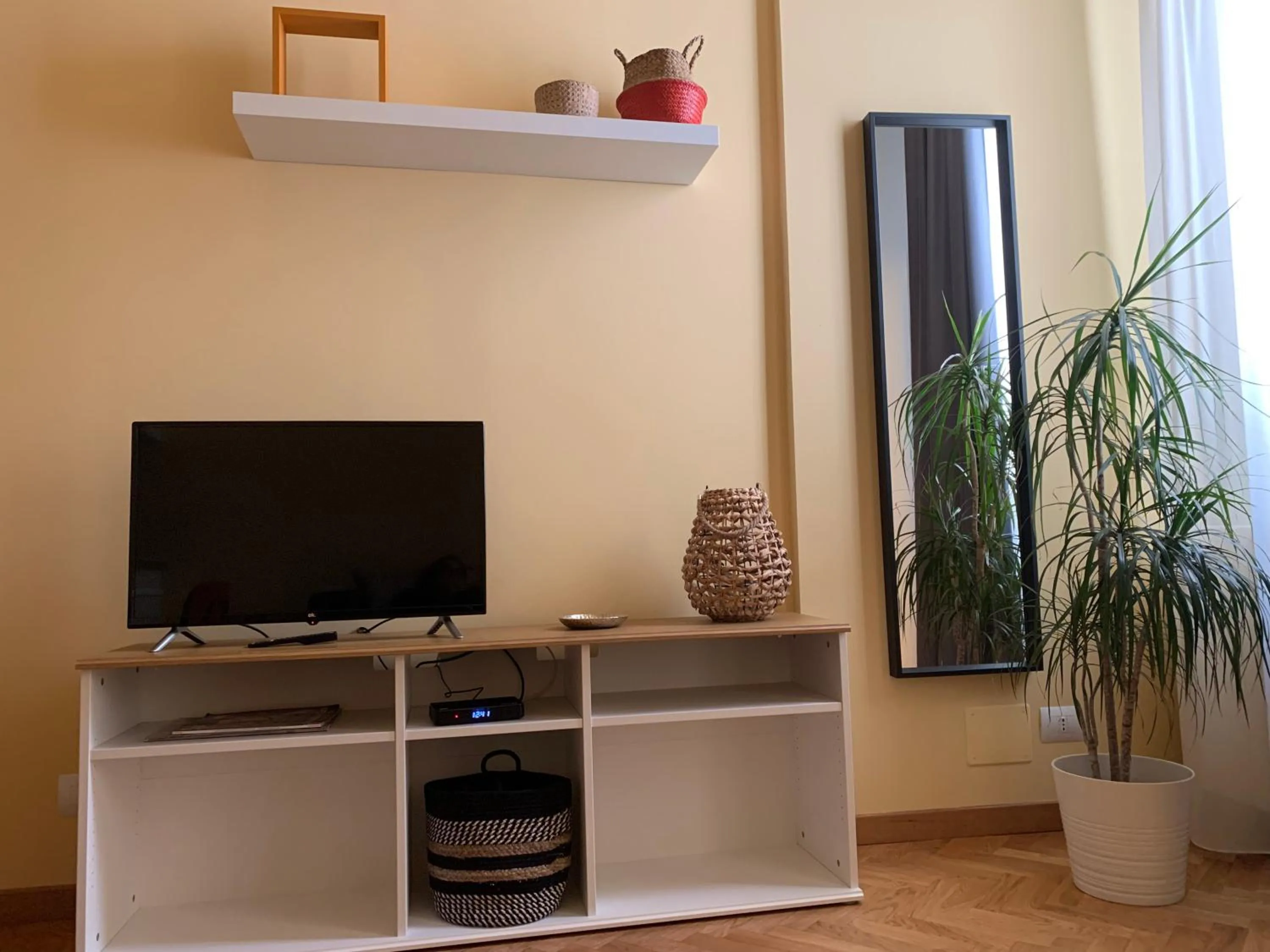 TV and multimedia in Apartment Hotel Marchesini