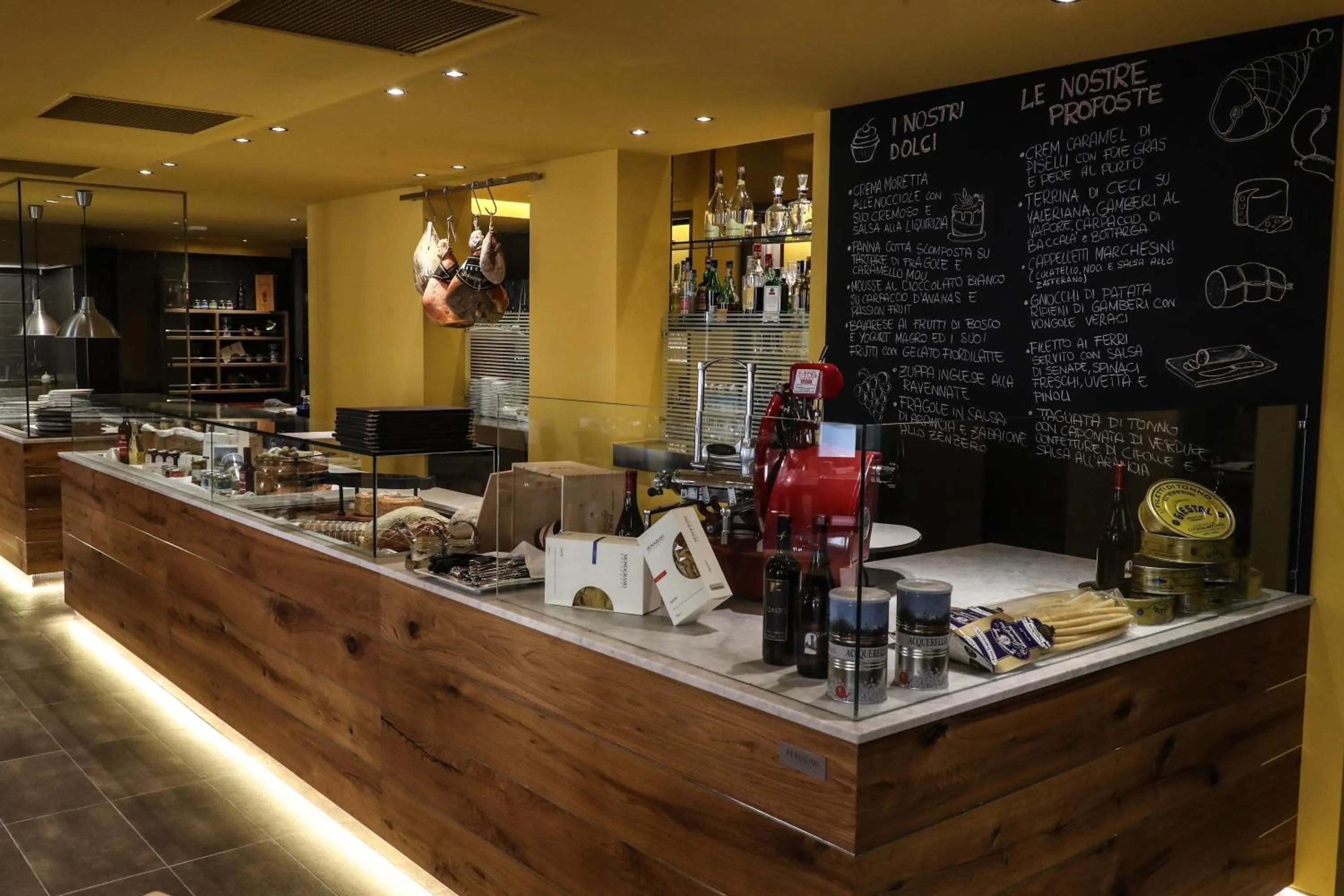 Restaurant/places to eat in Apartment Hotel Marchesini