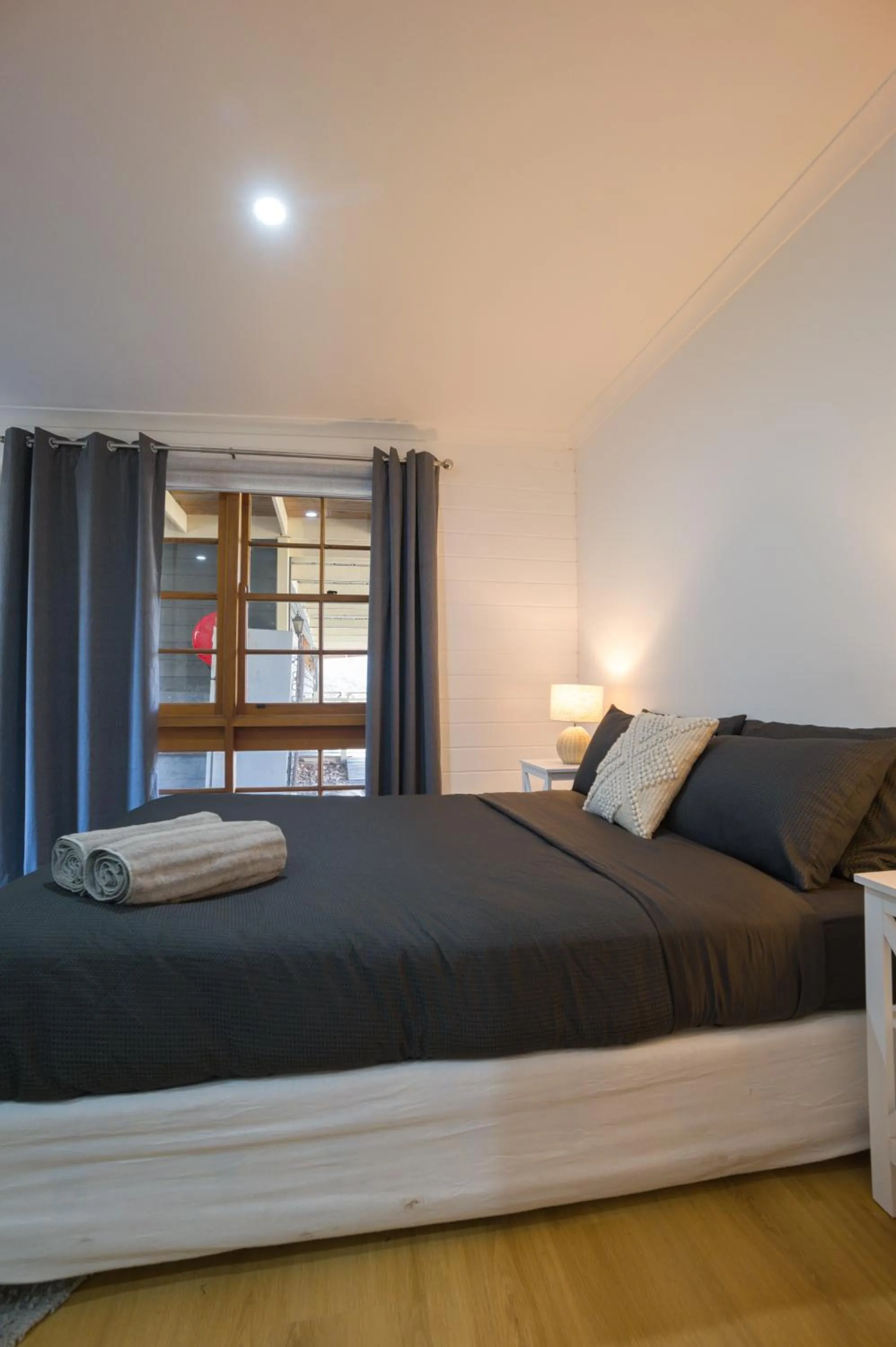 Bed in Dartmouth Hotel Pub
