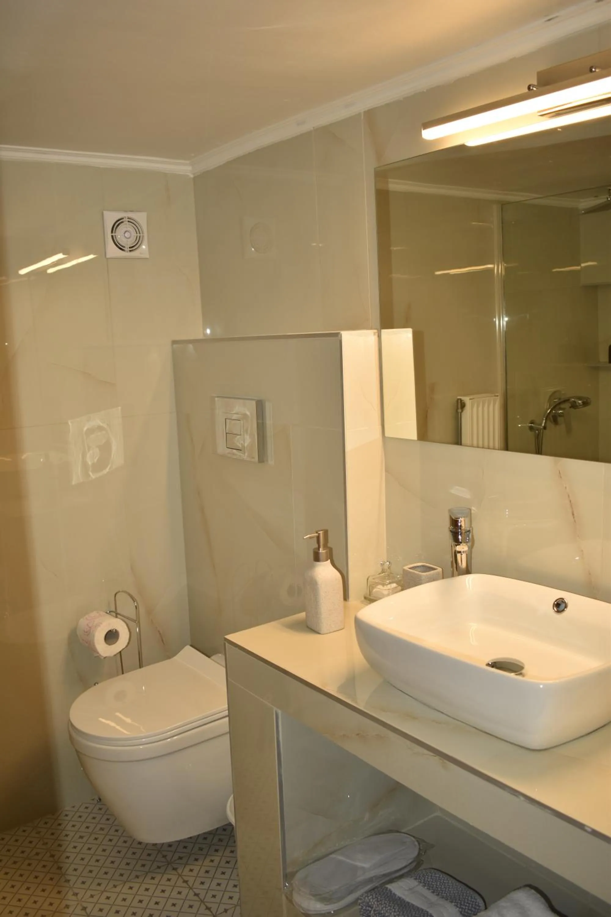 Bathroom in Kripis Studio Thessaloniki