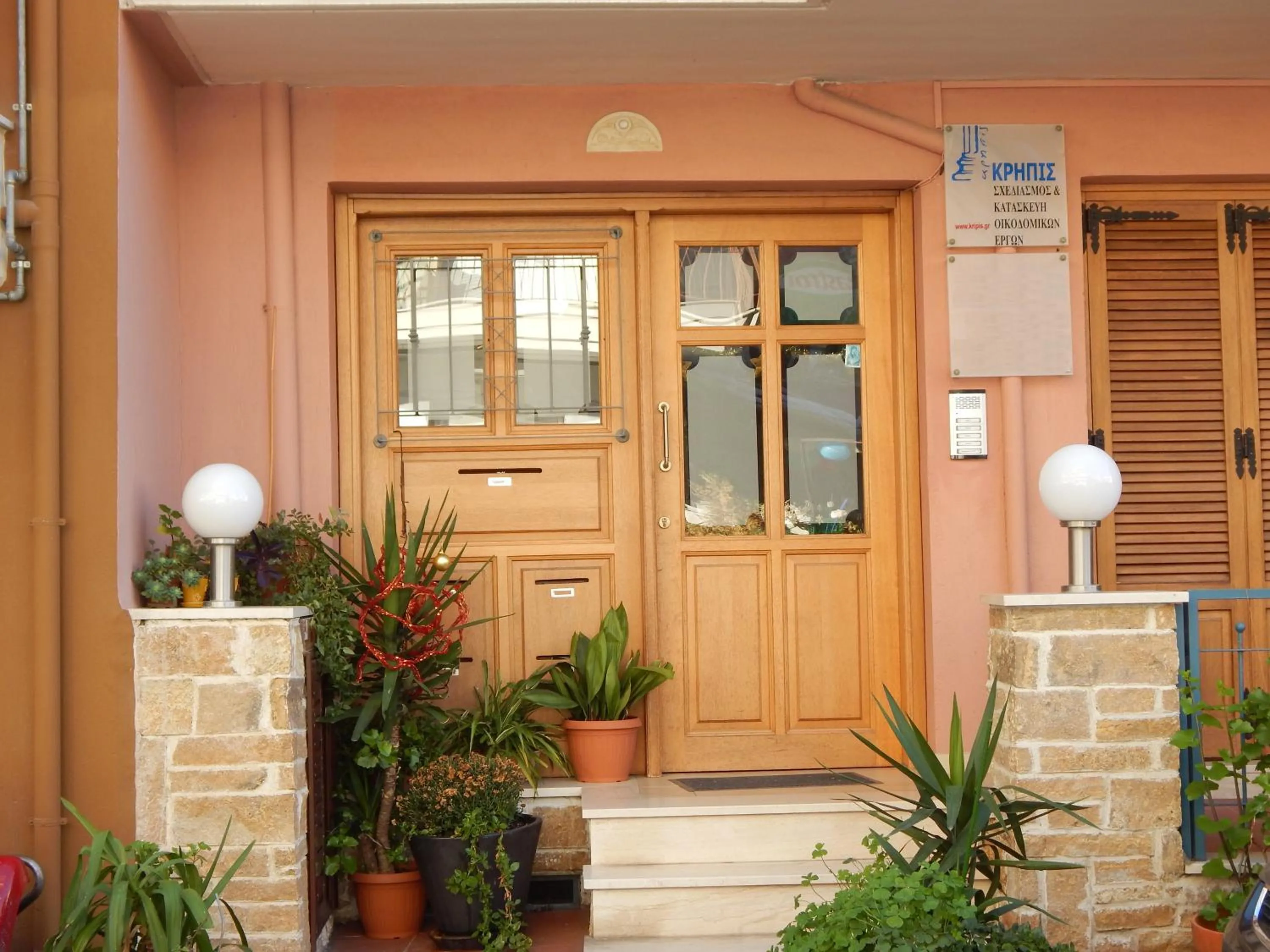 Facade/entrance in Kripis Studio Thessaloniki