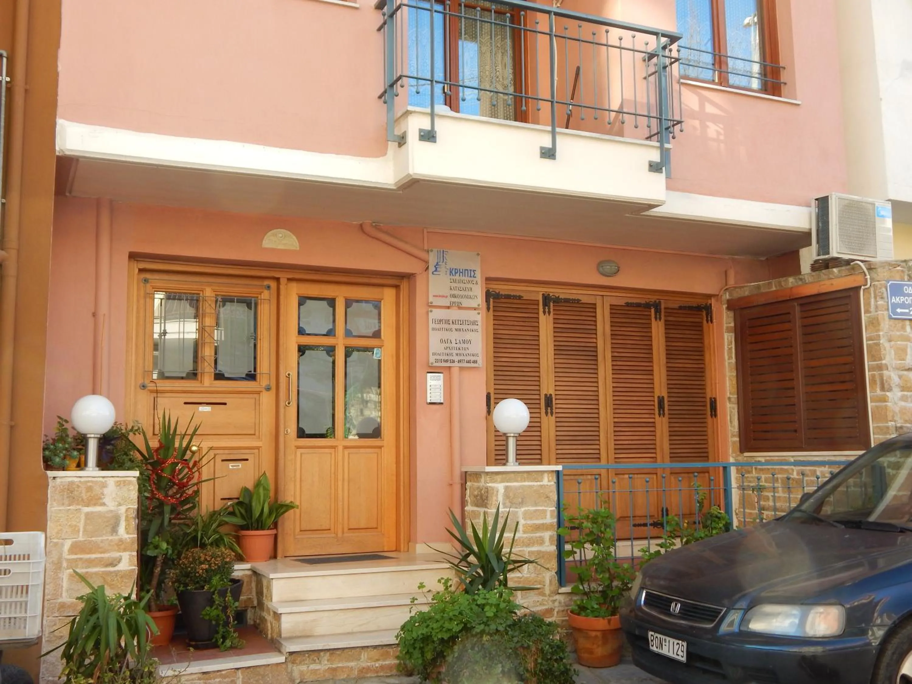 Facade/entrance in Kripis Studio Thessaloniki