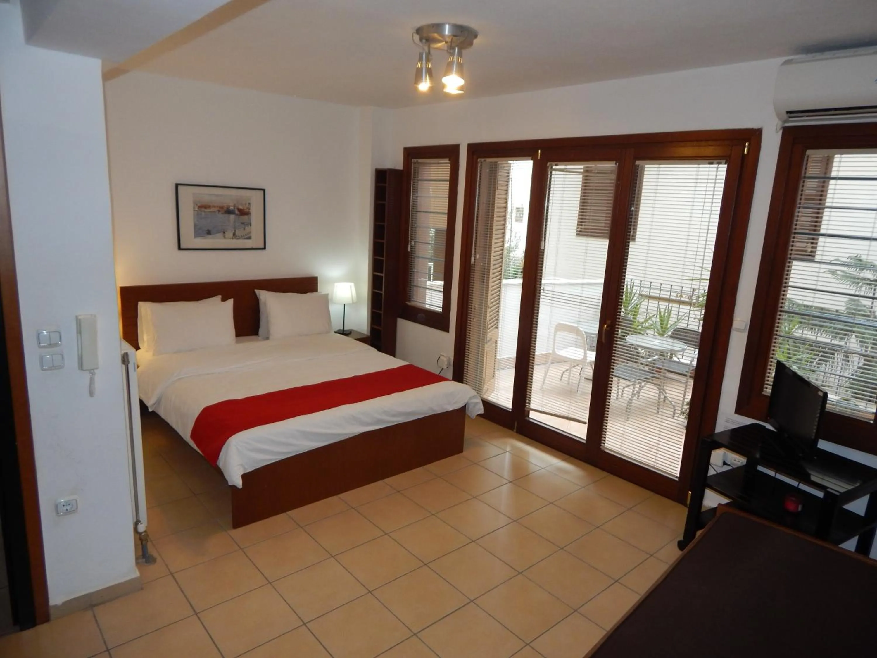 Bed in Kripis Studio Thessaloniki