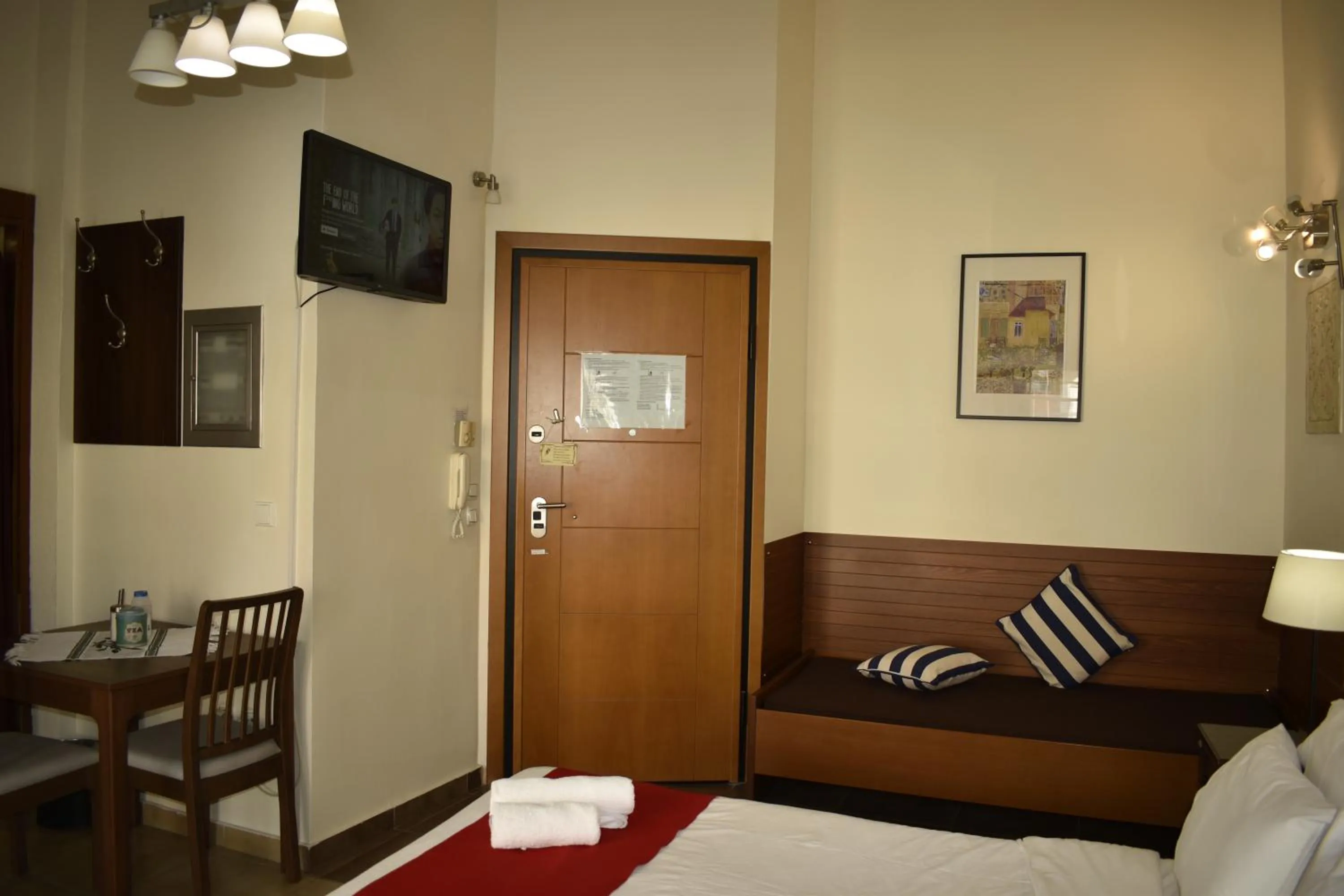 Living room, Bed in Kripis Studio Thessaloniki