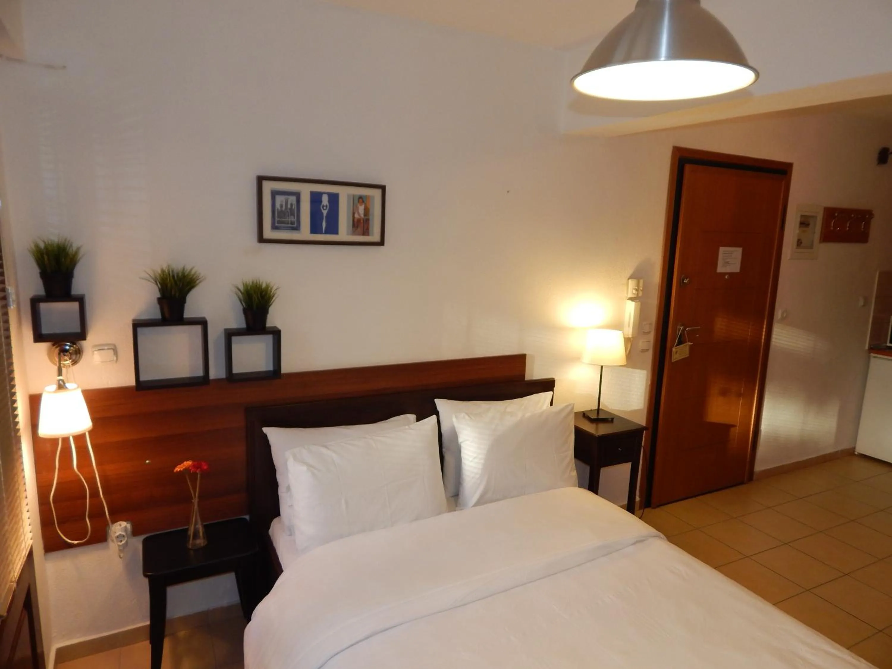 Photo of the whole room, Bed in Kripis Studio Thessaloniki