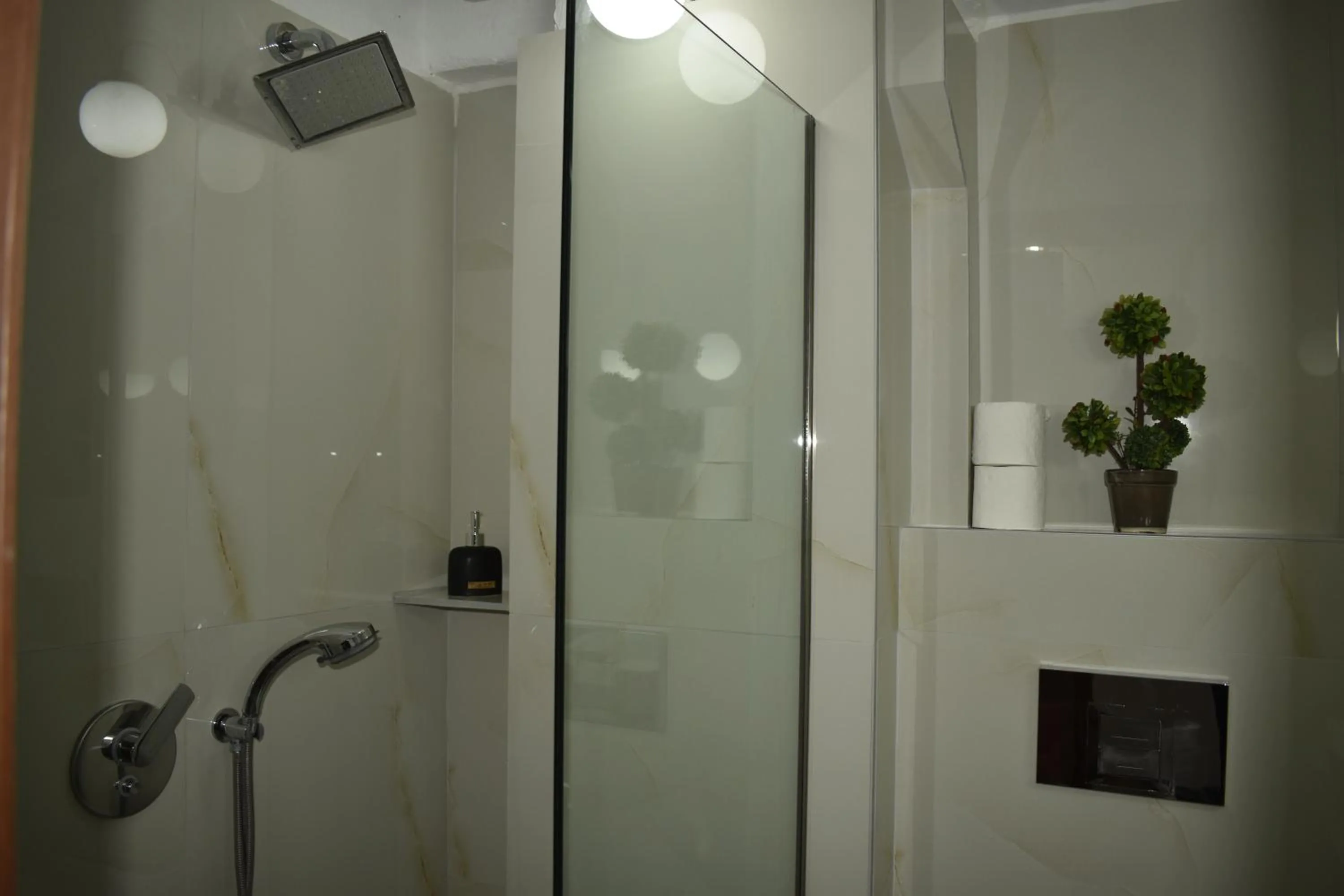 Bathroom in Kripis Studio Thessaloniki