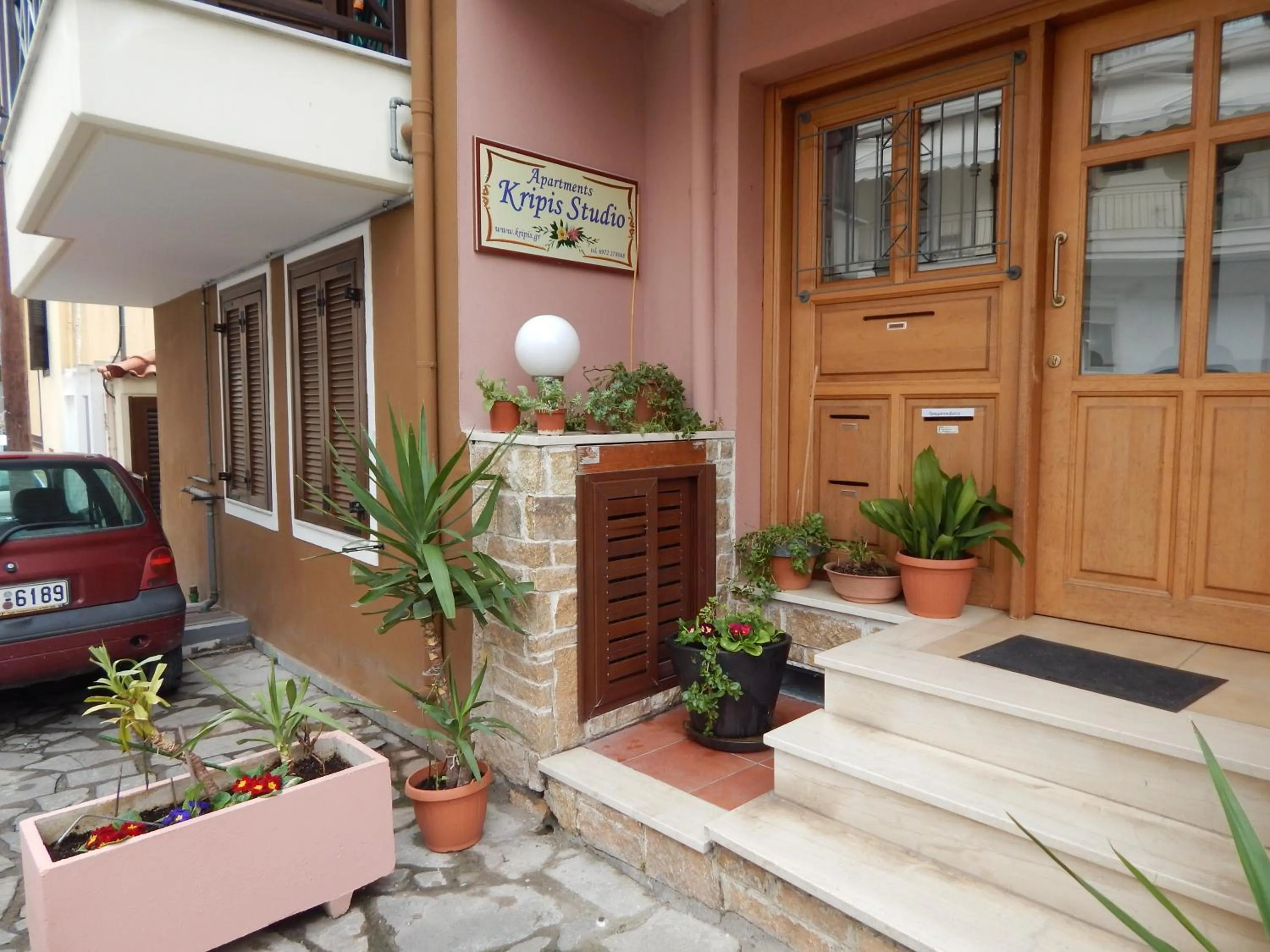 Facade/entrance in Kripis Studio Thessaloniki