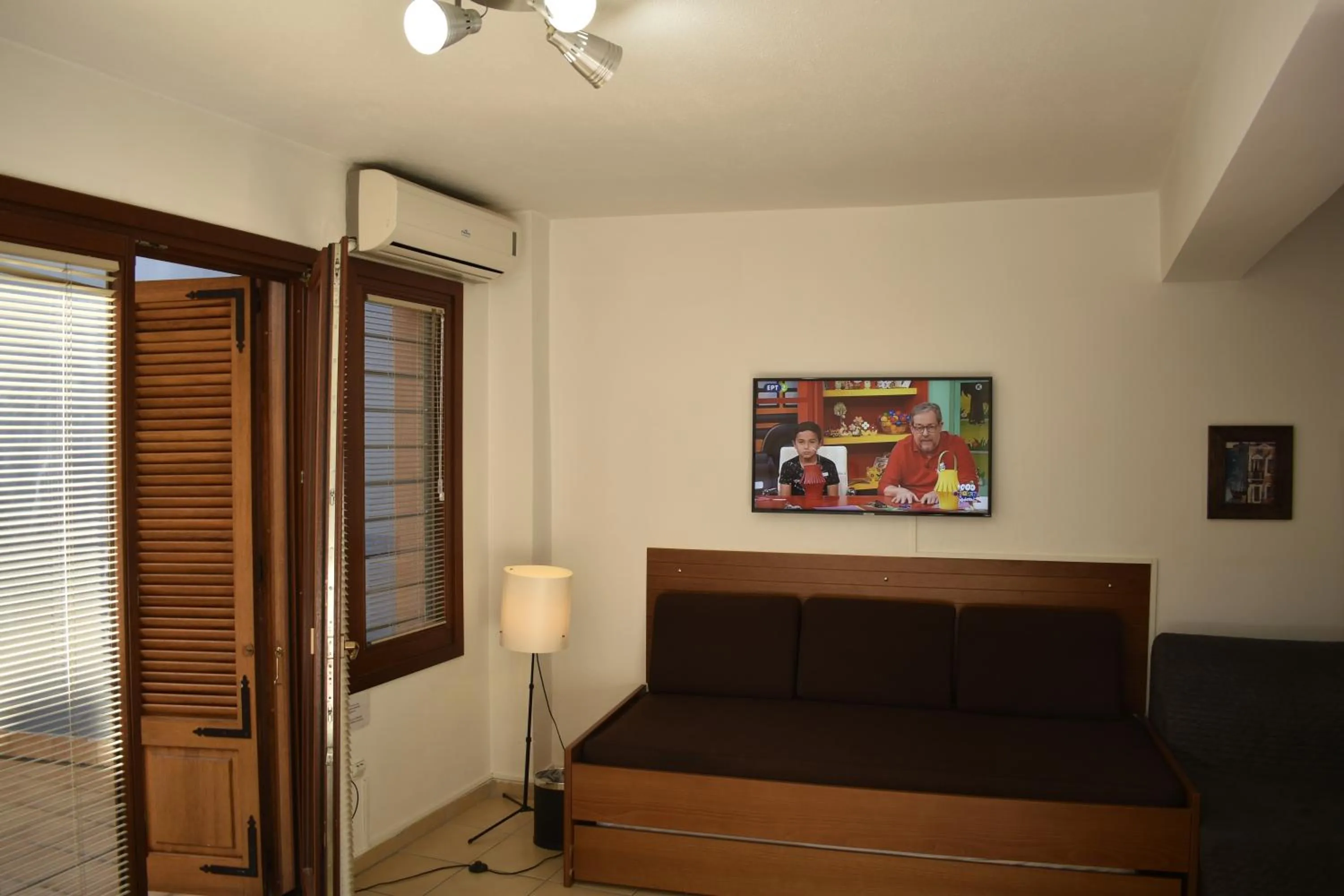 Living room, Bed in Kripis Studio Thessaloniki