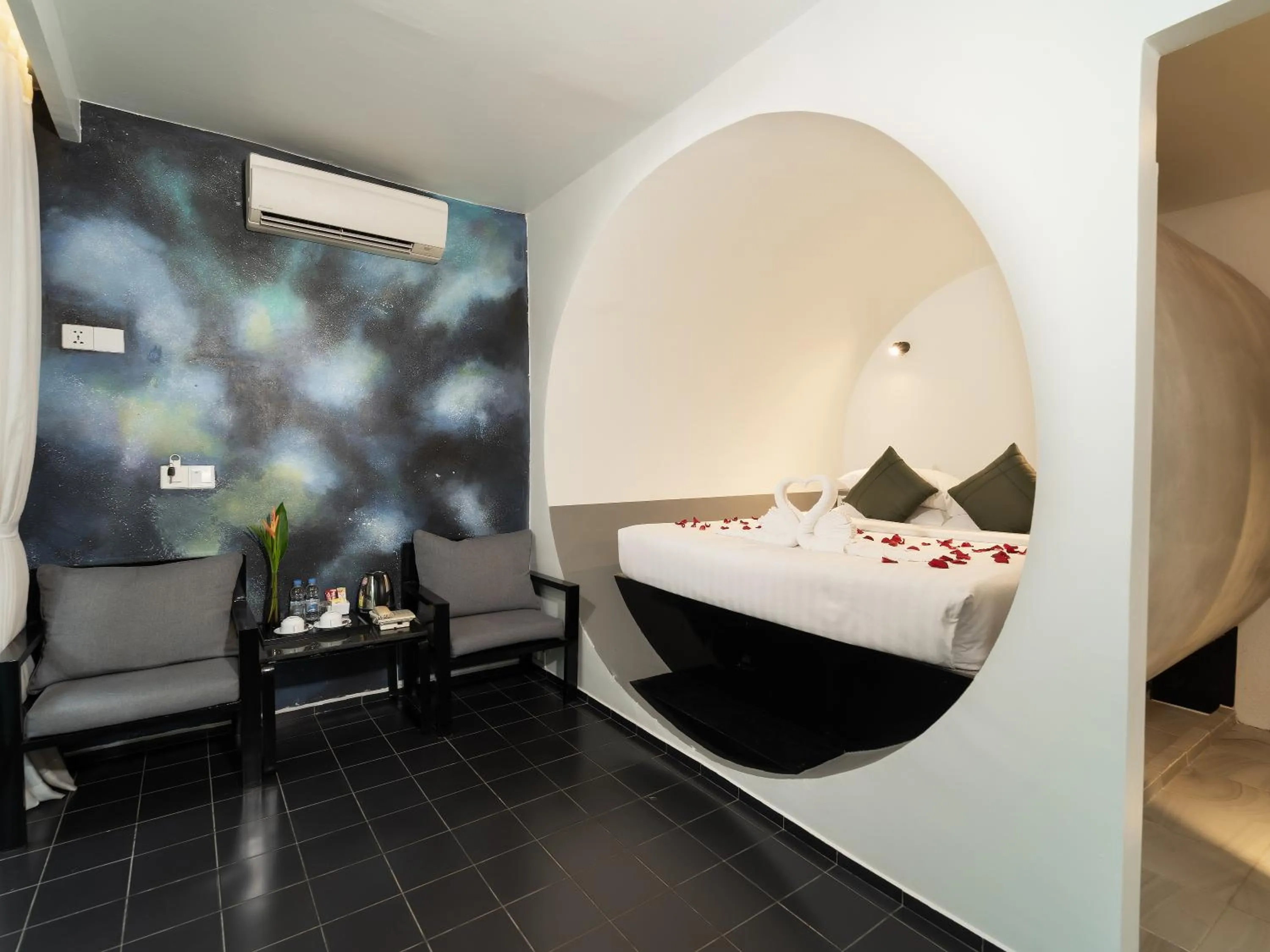 Bed in Tunnel Urban Retreat