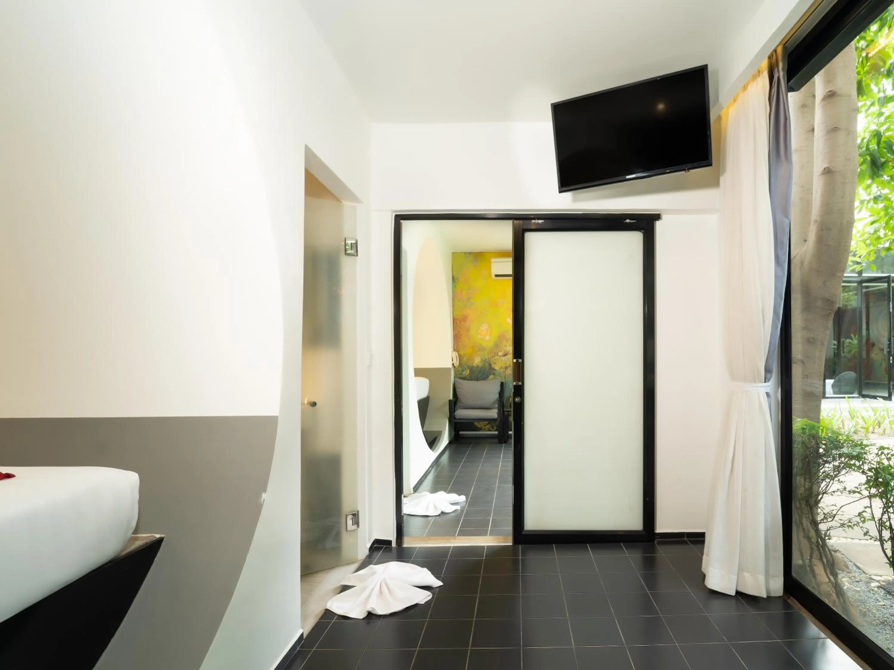 Bed in Tunnel Urban Retreat