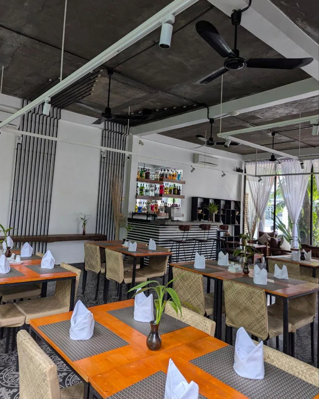 Restaurant/places to eat in Tunnel Urban Retreat