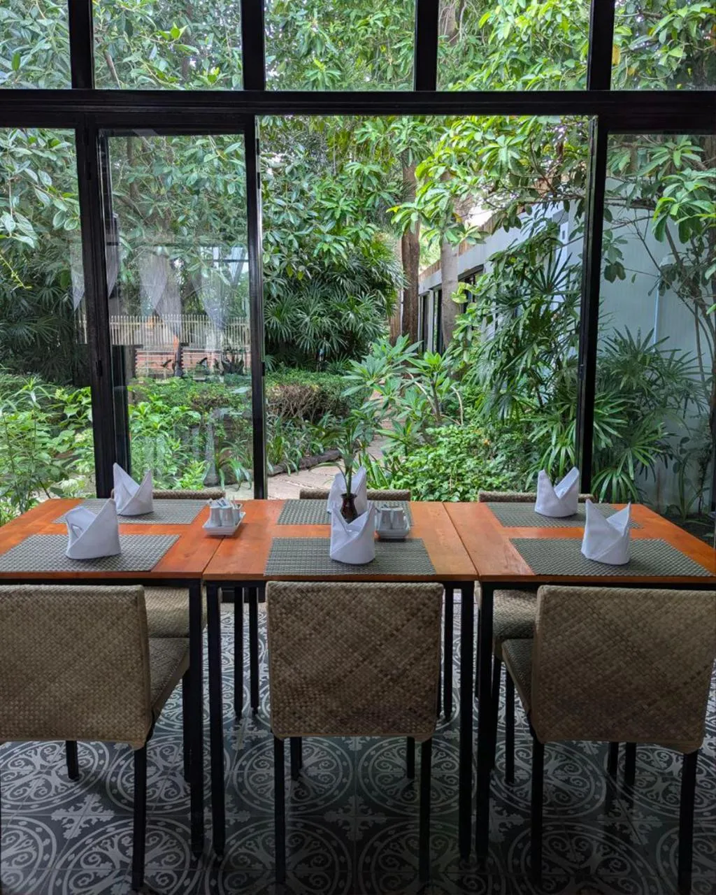 Restaurant/places to eat in Tunnel Urban Retreat