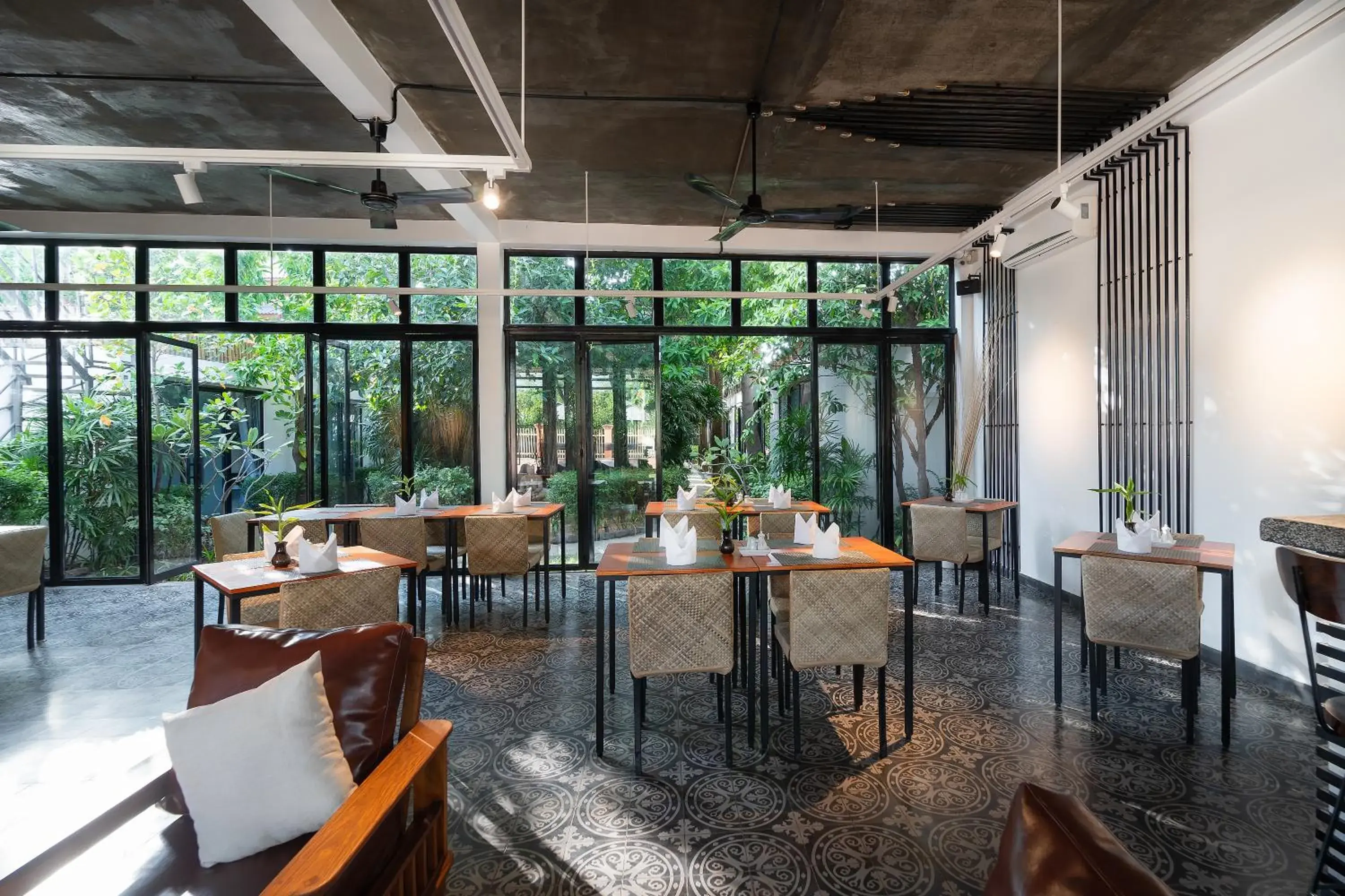 Restaurant/places to eat in Tunnel Urban Retreat Restaurant/places to eat in Tunnel Urban Retreat