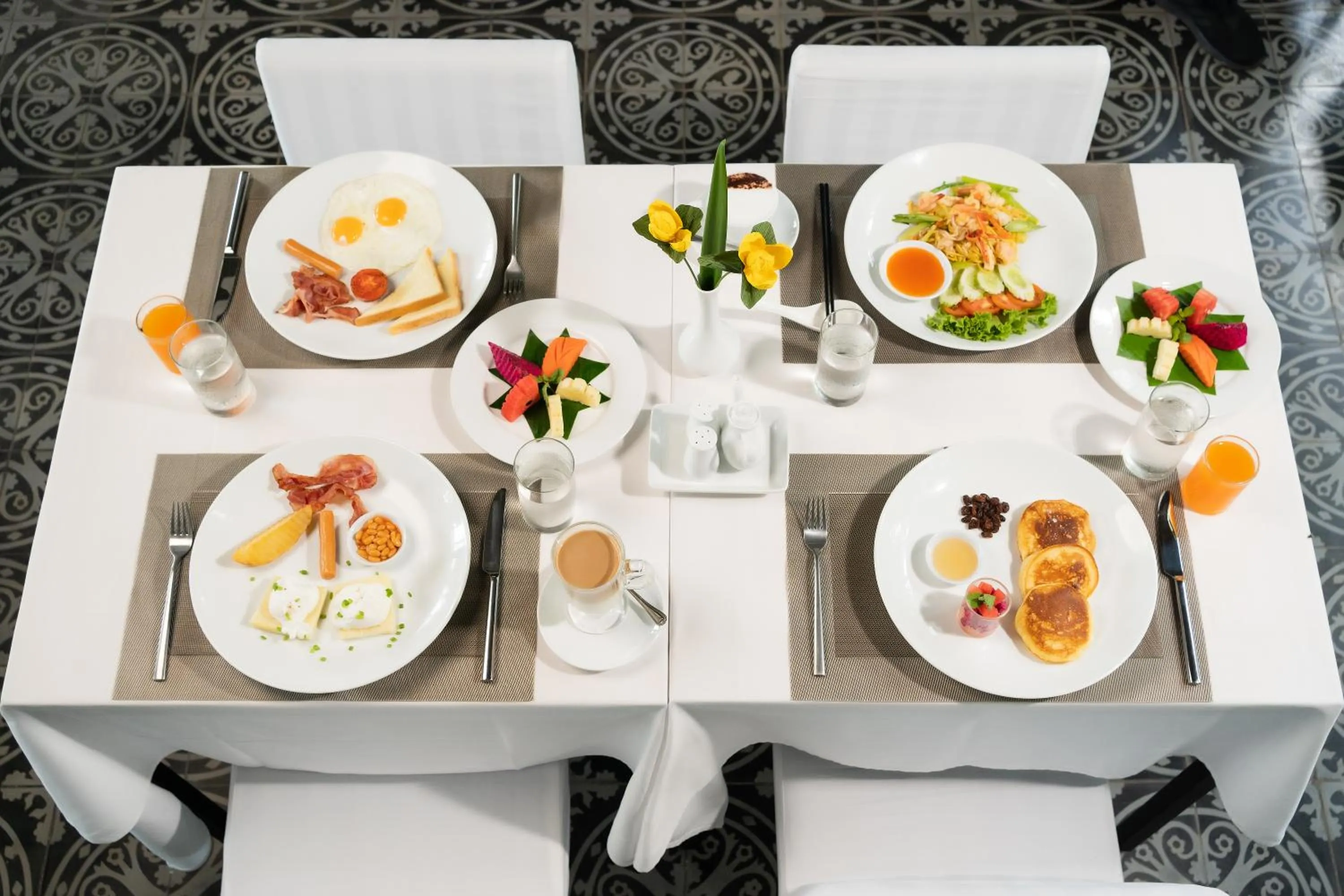 Restaurant/places to eat in Tunnel Urban Retreat