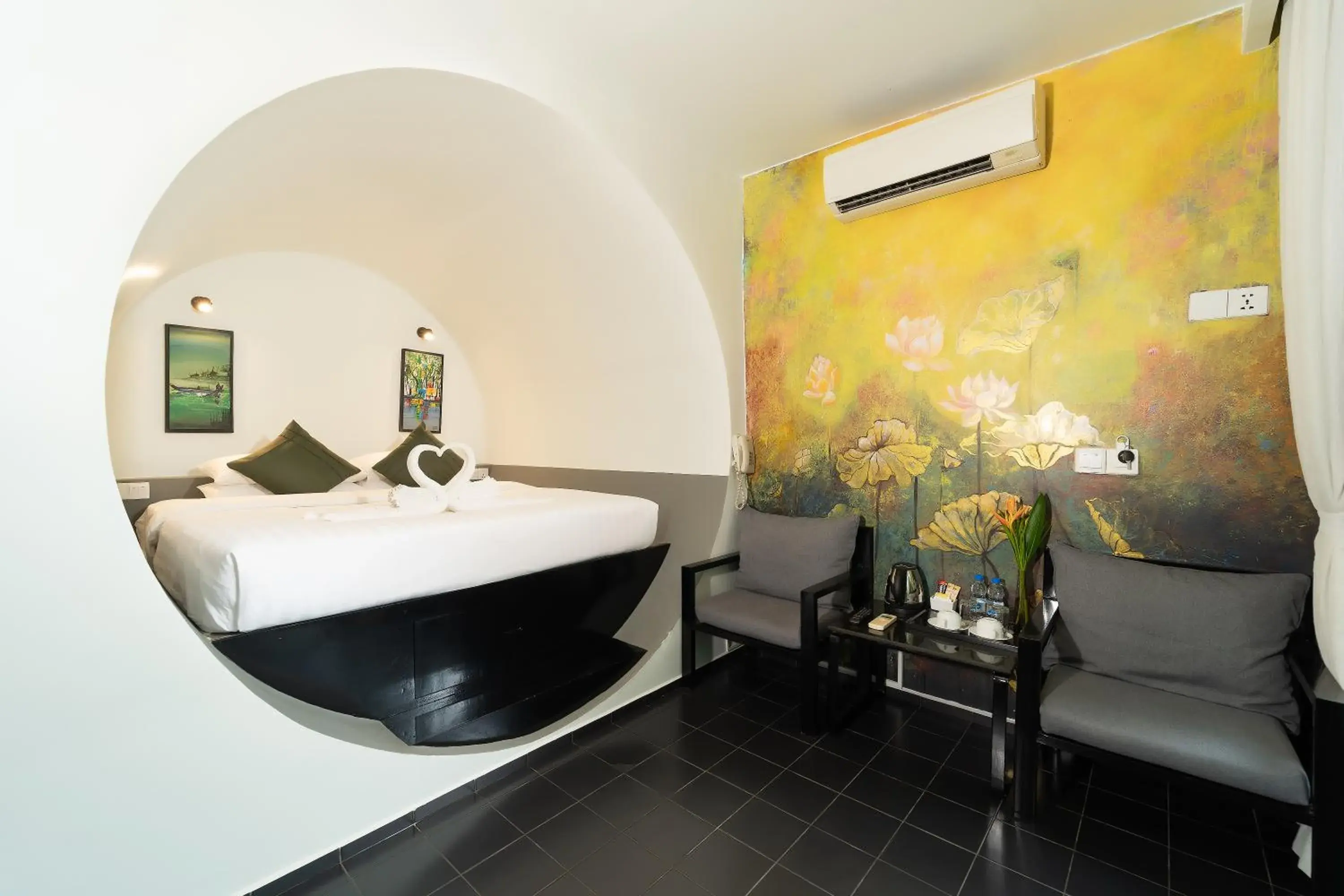 Bed in Tunnel Urban Retreat Bed in Tunnel Urban Retreat