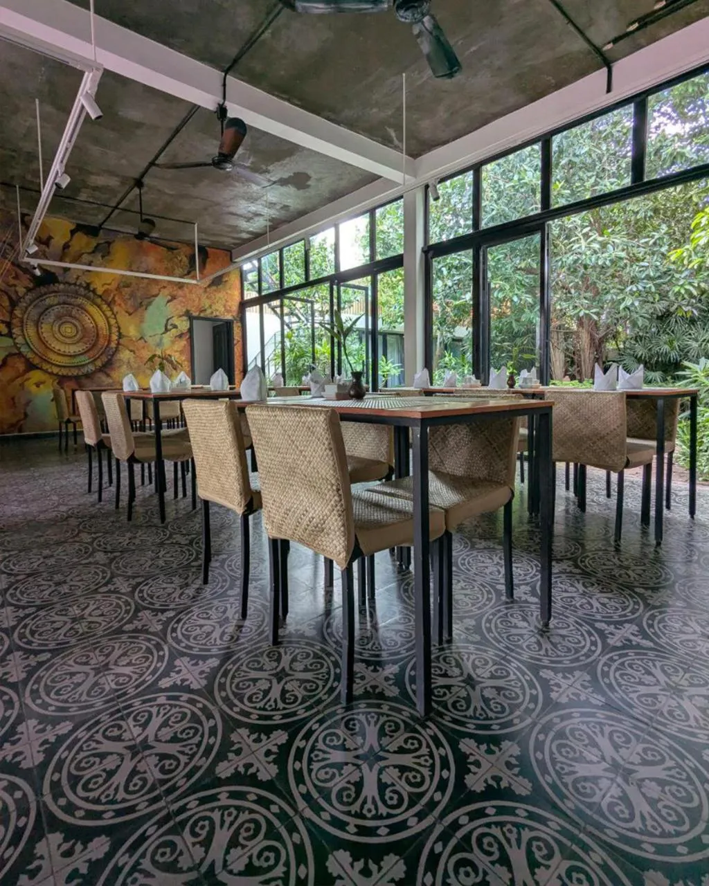 Restaurant/places to eat in Tunnel Urban Retreat