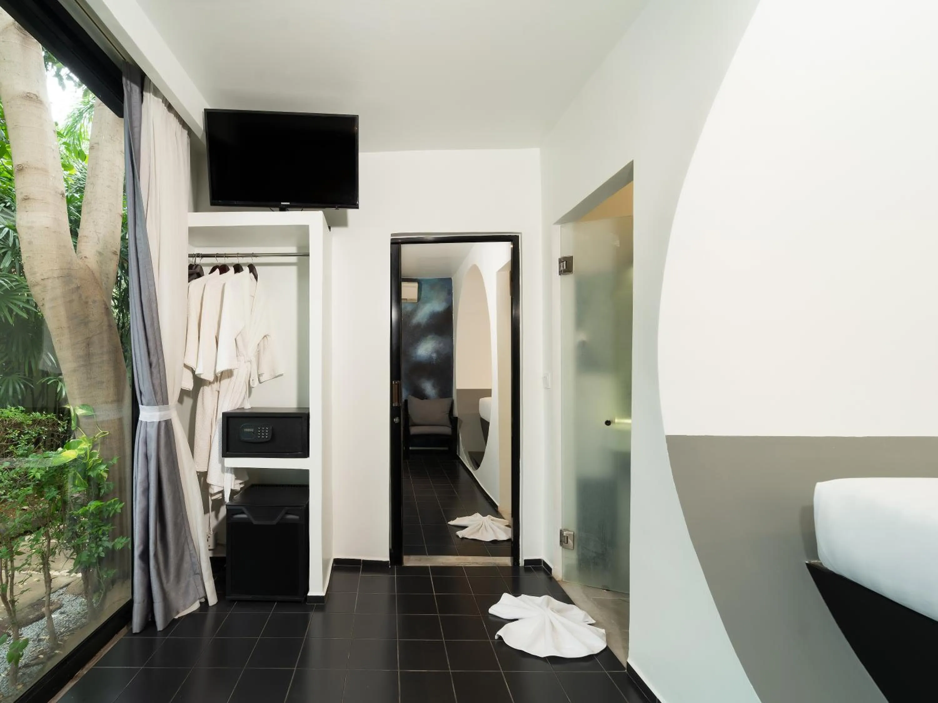 Bed in Tunnel Urban Retreat