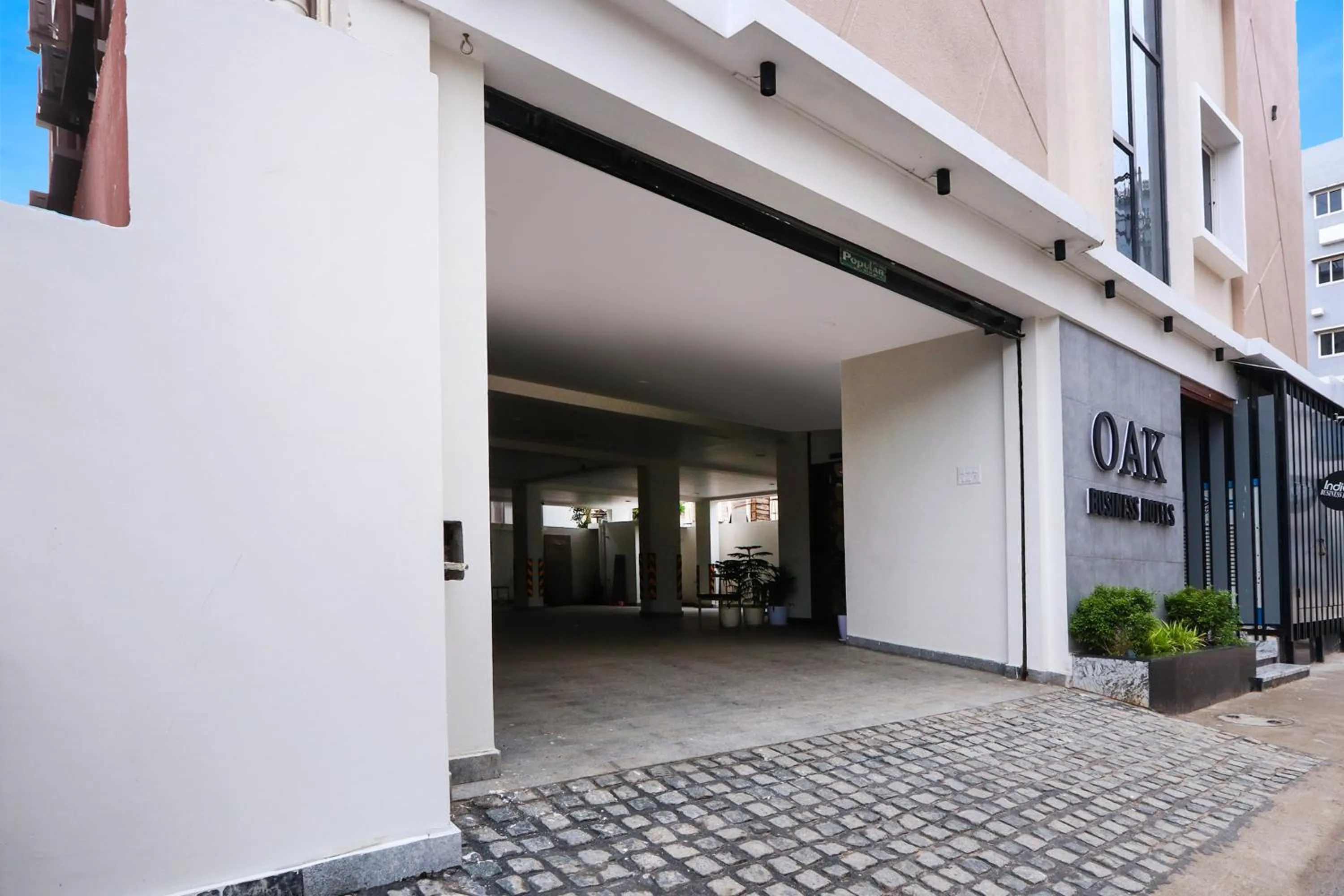 Facade/entrance in Townhouse OAK INDIGO BUSINESS HOTELS