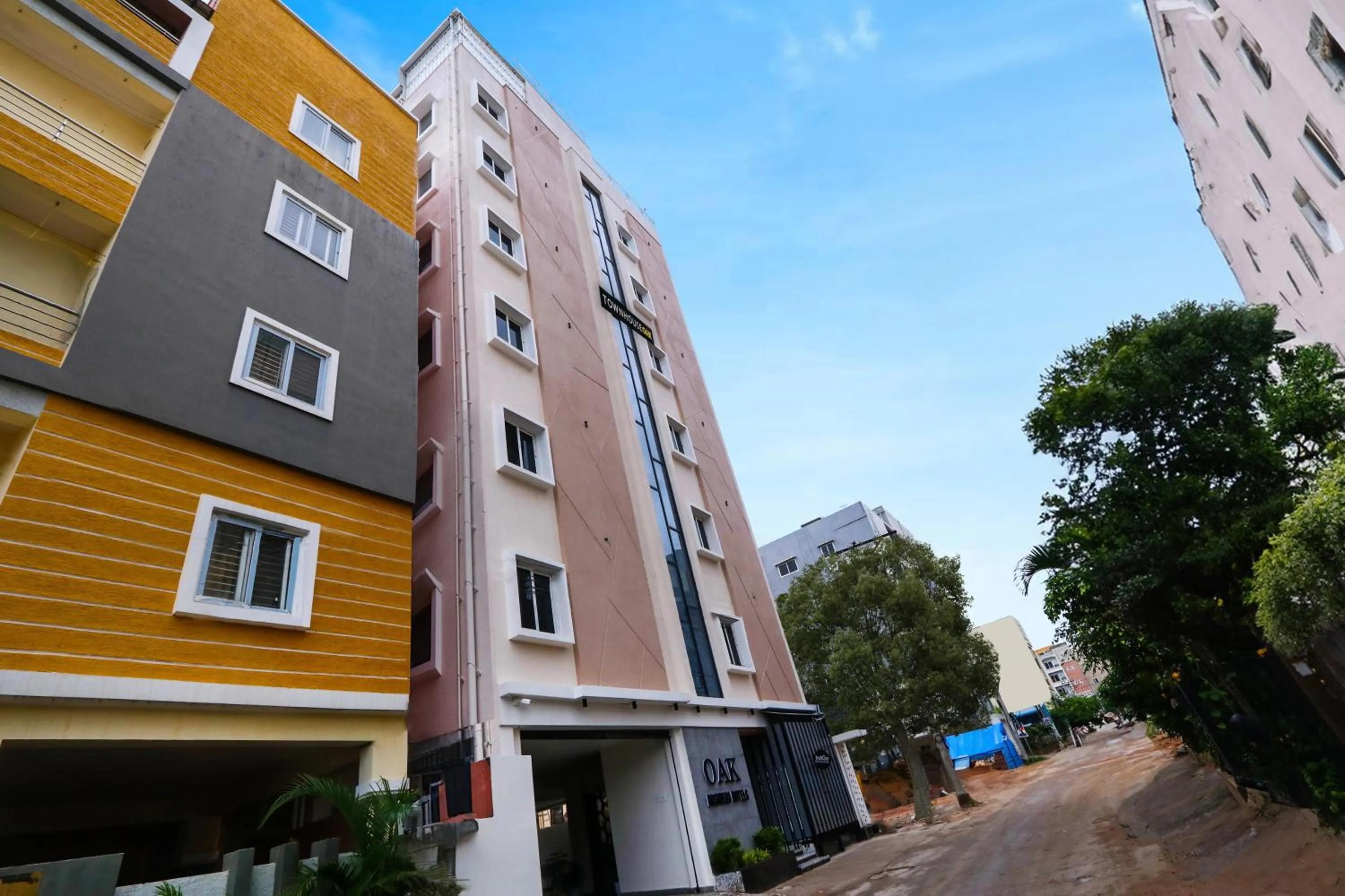 Facade/entrance in Townhouse OAK INDIGO BUSINESS HOTELS