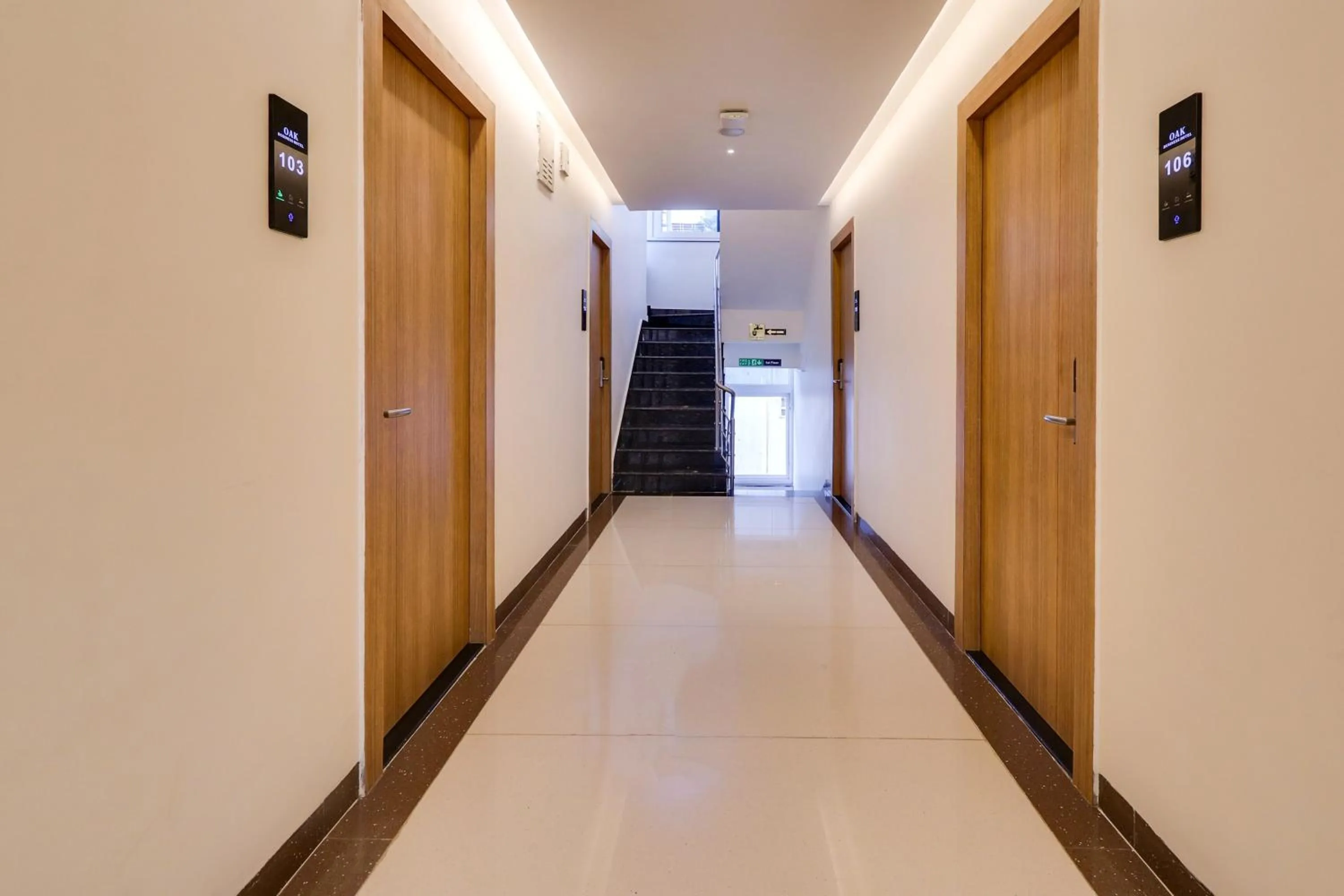 Lobby or reception in Townhouse OAK INDIGO BUSINESS HOTELS