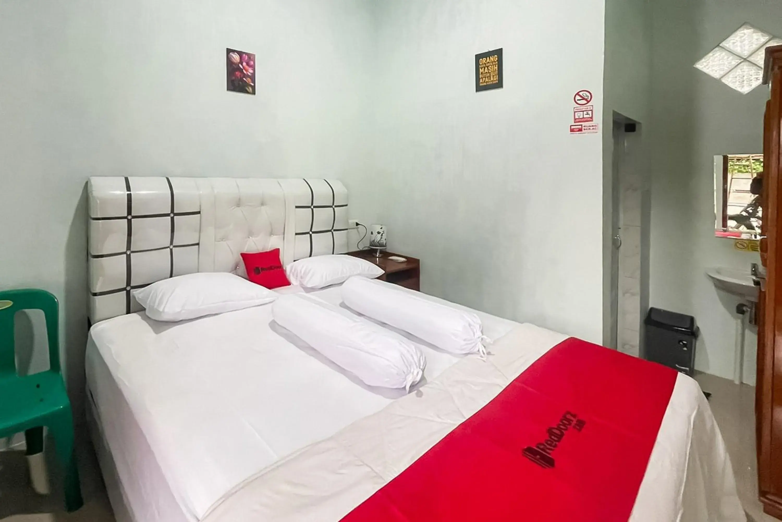 RedDoorz near Kantor Bupati Tapanuli Tengah Aek Tolang RedDoorz near Kantor Bupati Tapanuli Tengah Aek Tolang