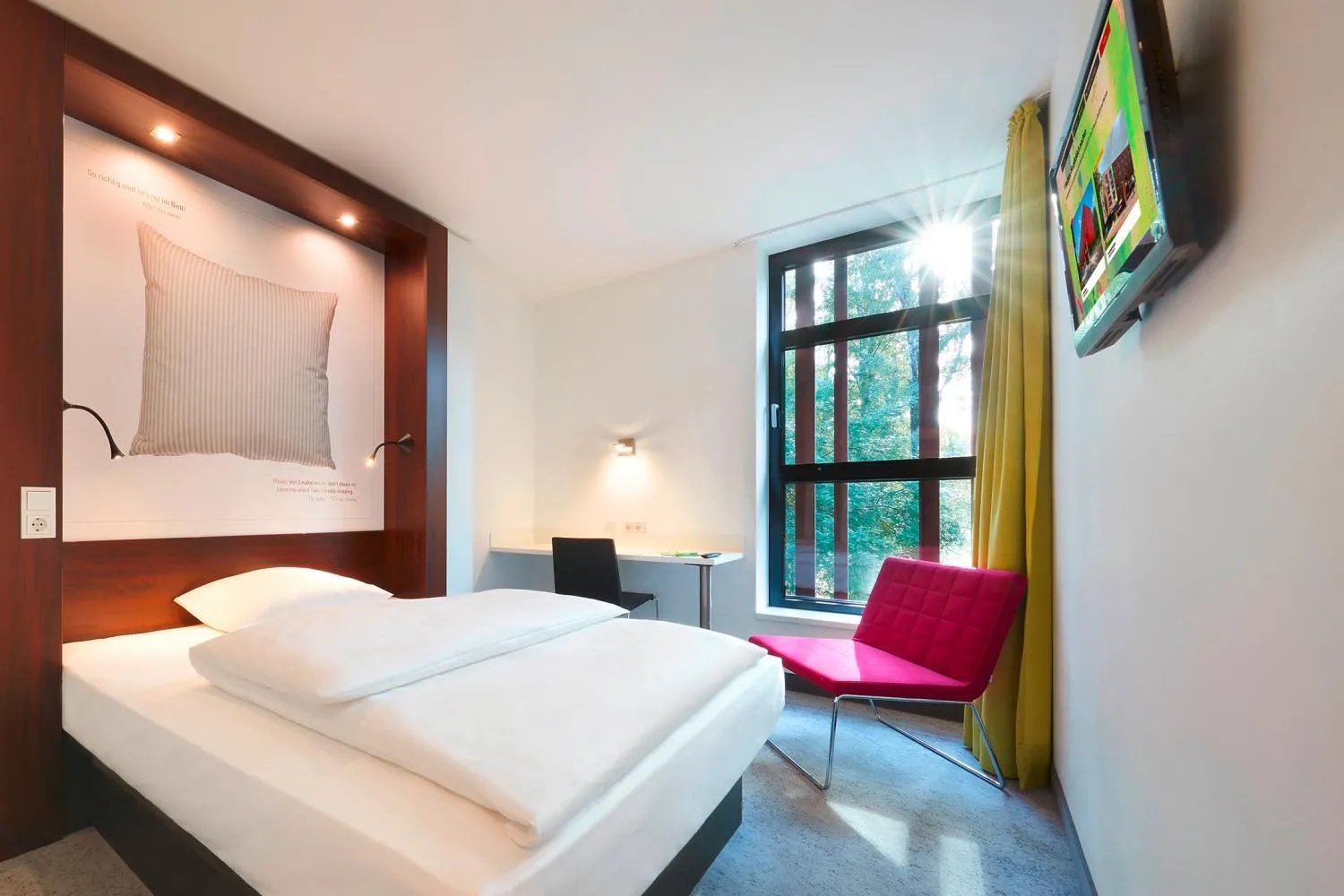 Photo of the whole room, Bed in 7THINGS - my basic hotel