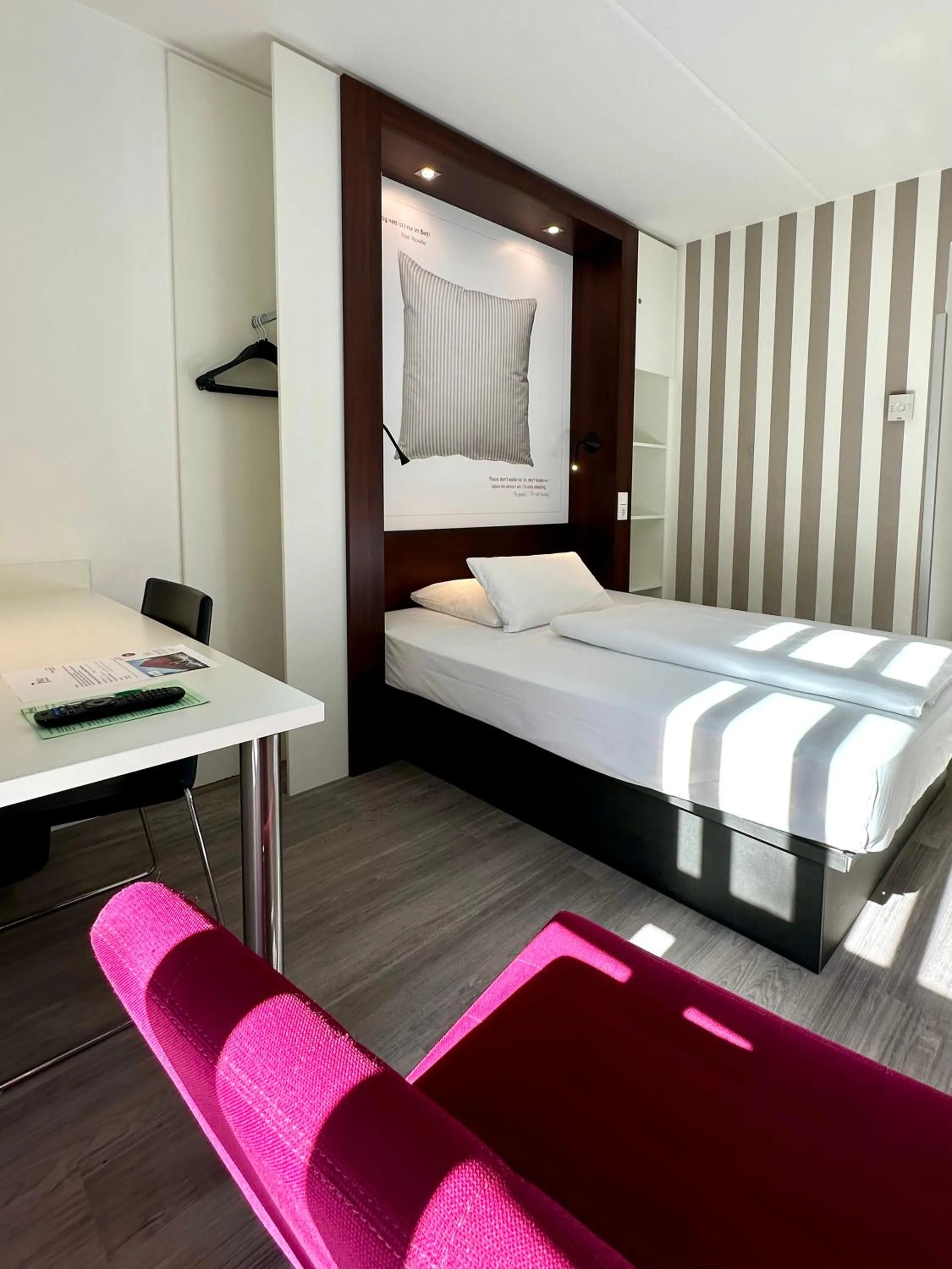 Photo of the whole room, Bed in 7THINGS - my basic hotel