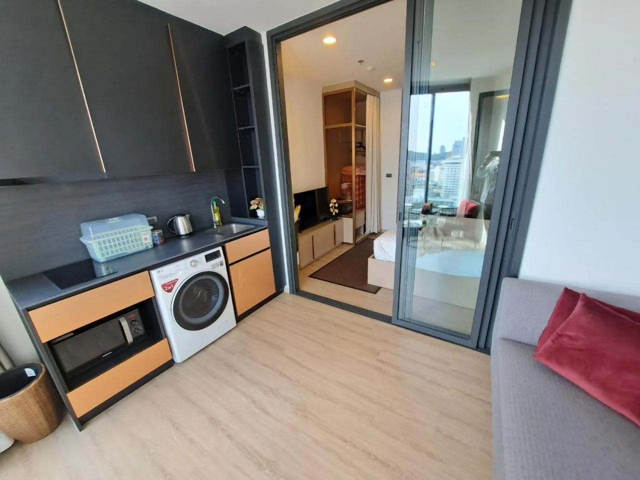 washing machine in Edge Central Pattaya by Mickey