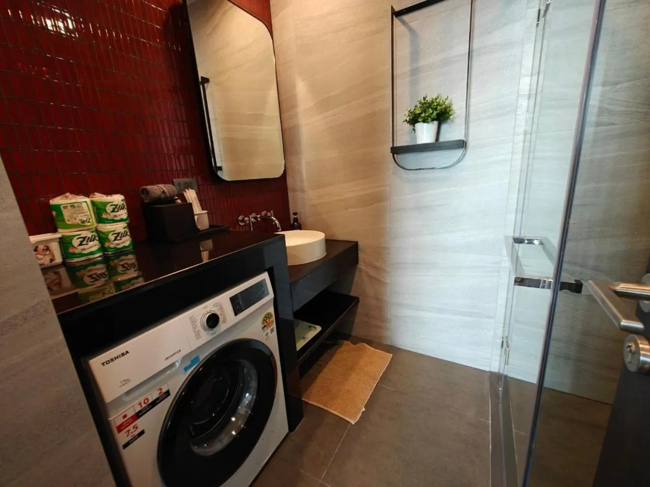 Kitchen or kitchenette in Edge Central Pattaya by Mickey