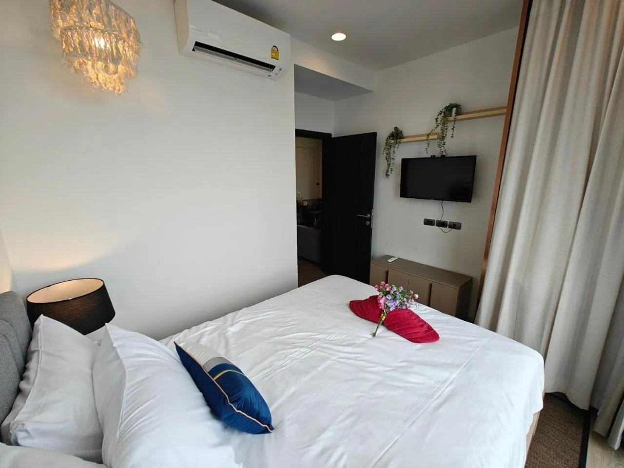 Bed in Edge Central Pattaya by Mickey