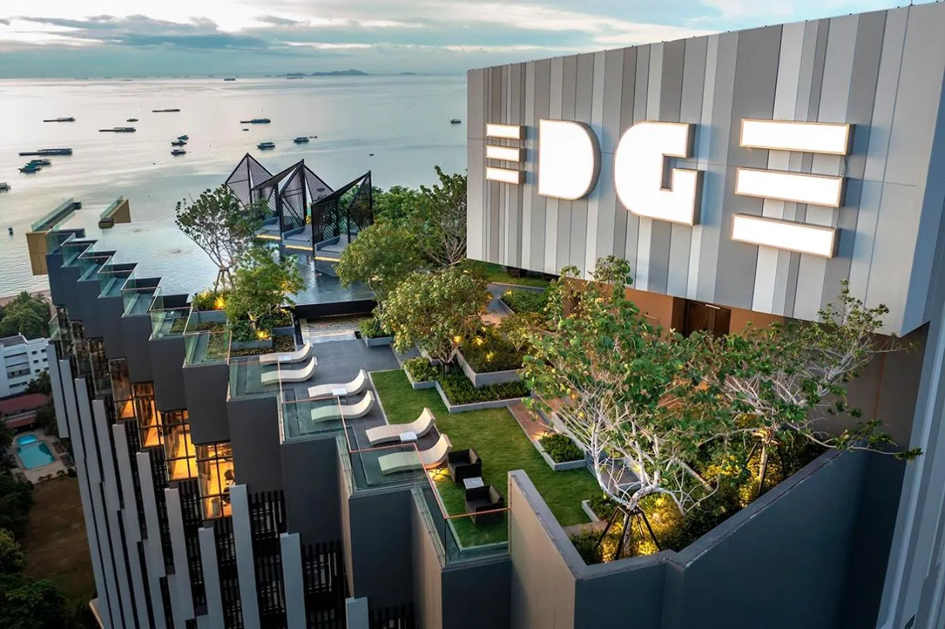 Property building in Edge Central Pattaya by Mickey