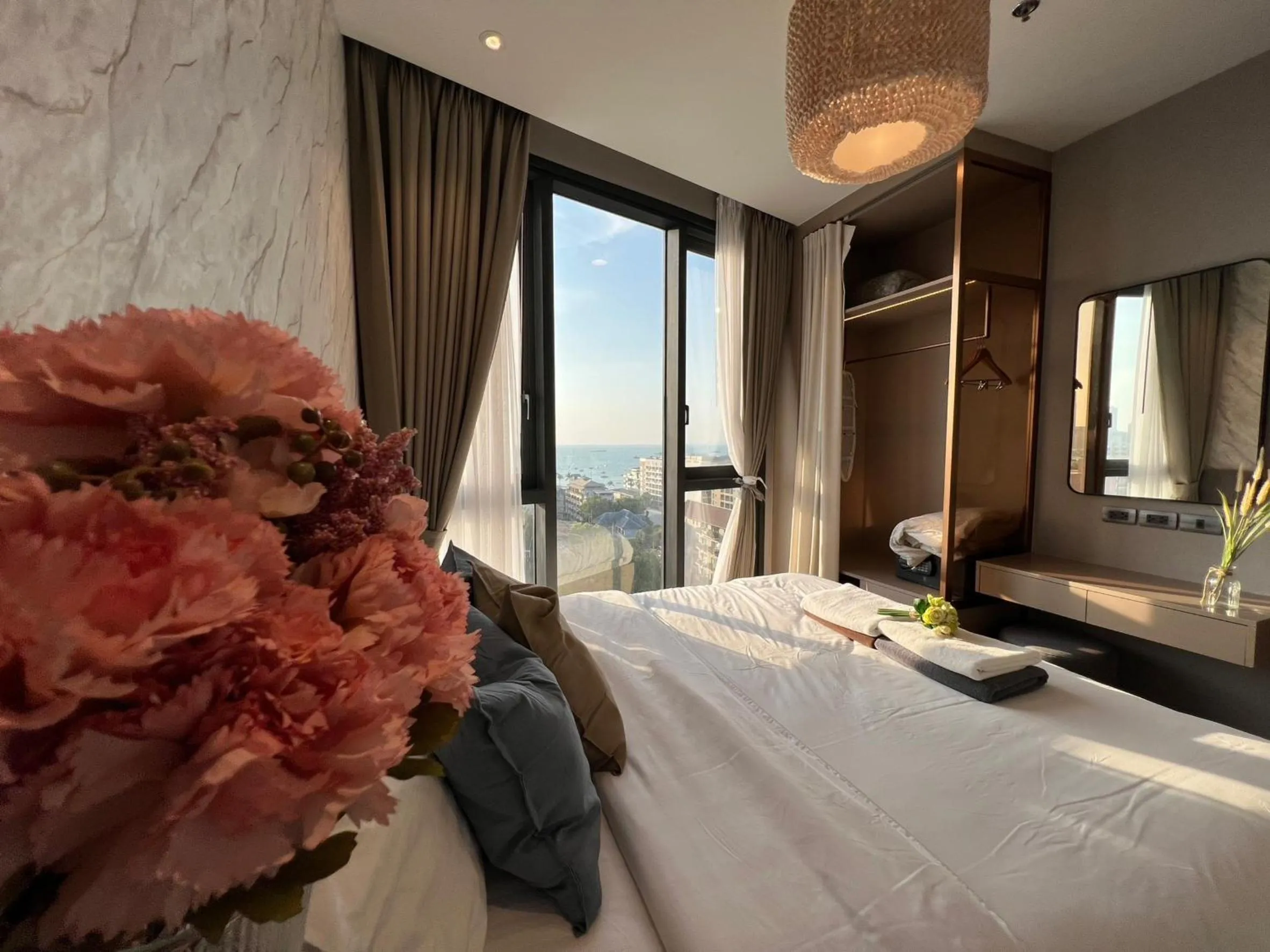 Photo of the whole room, Bed in Edge Central Pattaya by Mickey