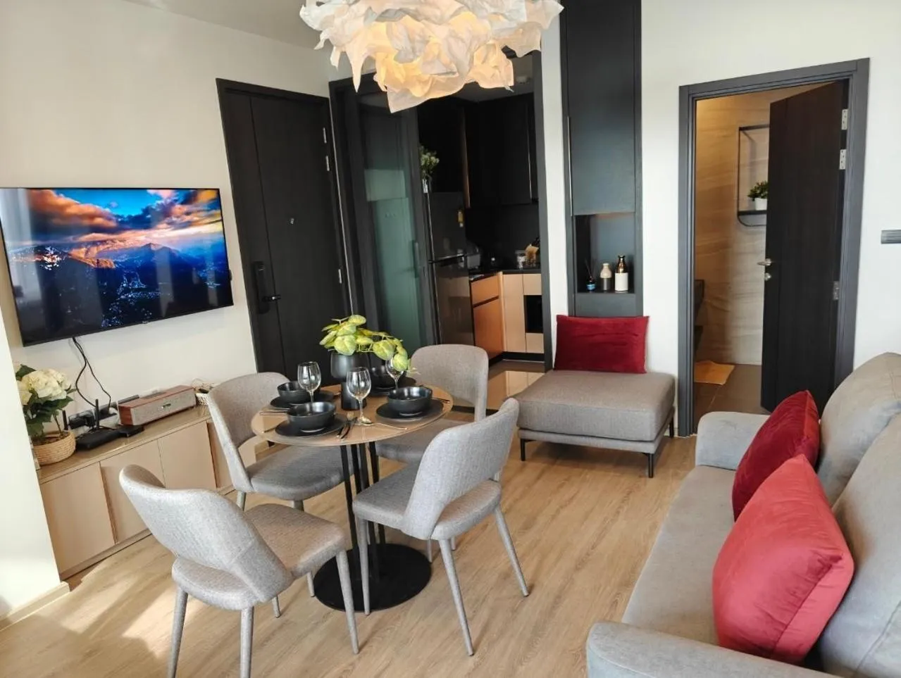 TV and multimedia in Edge Central Pattaya by Mickey