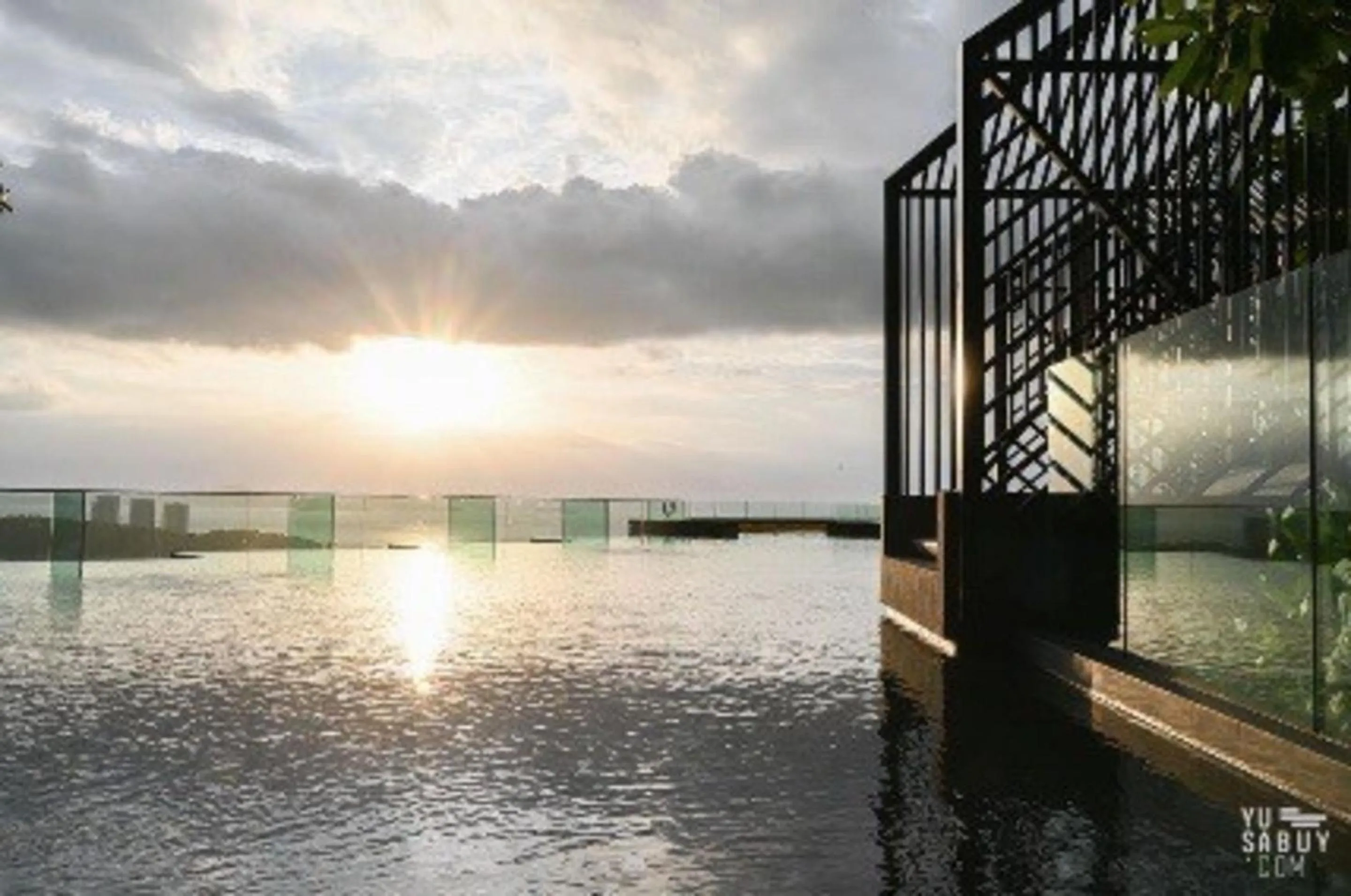 Pool view in Edge Central Pattaya by Mickey