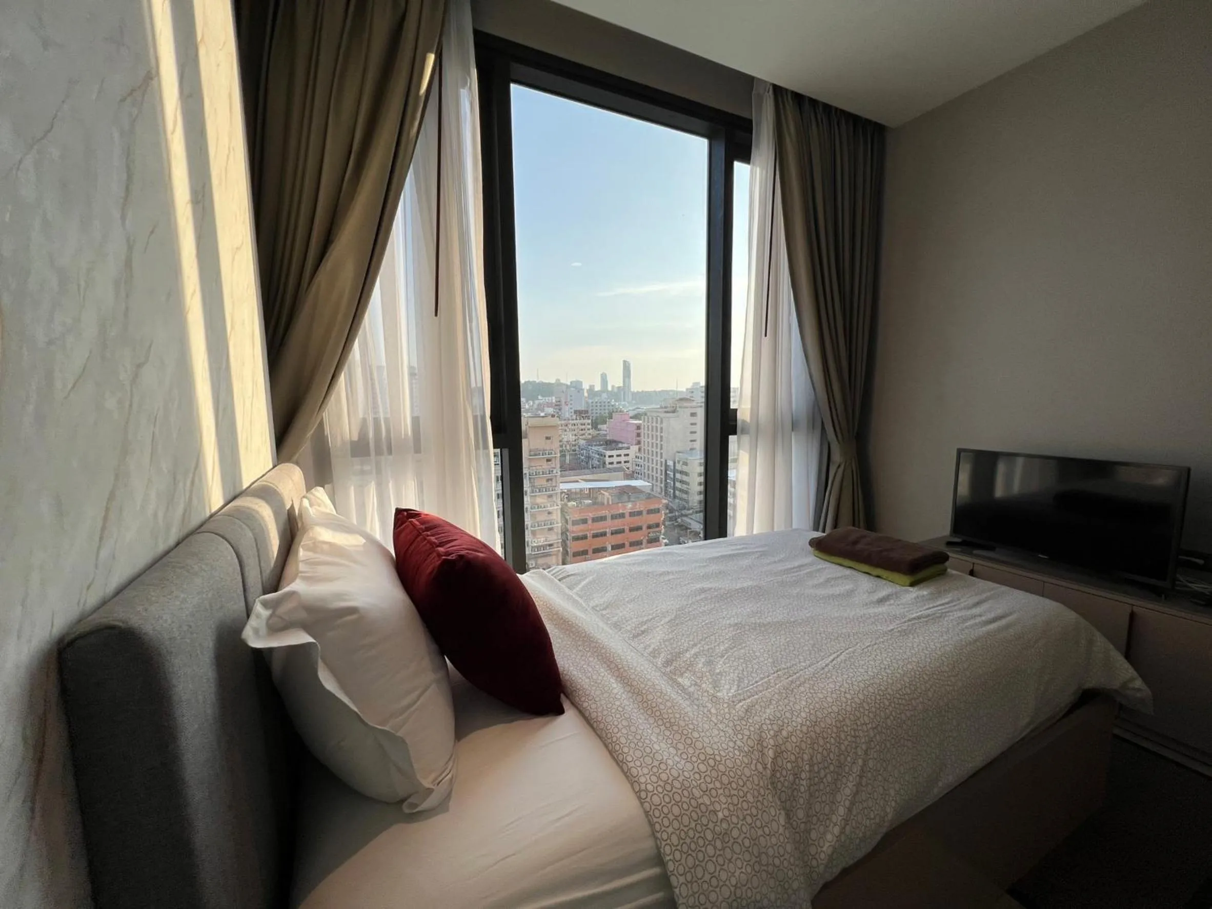 Bed in Edge Central Pattaya by Mickey